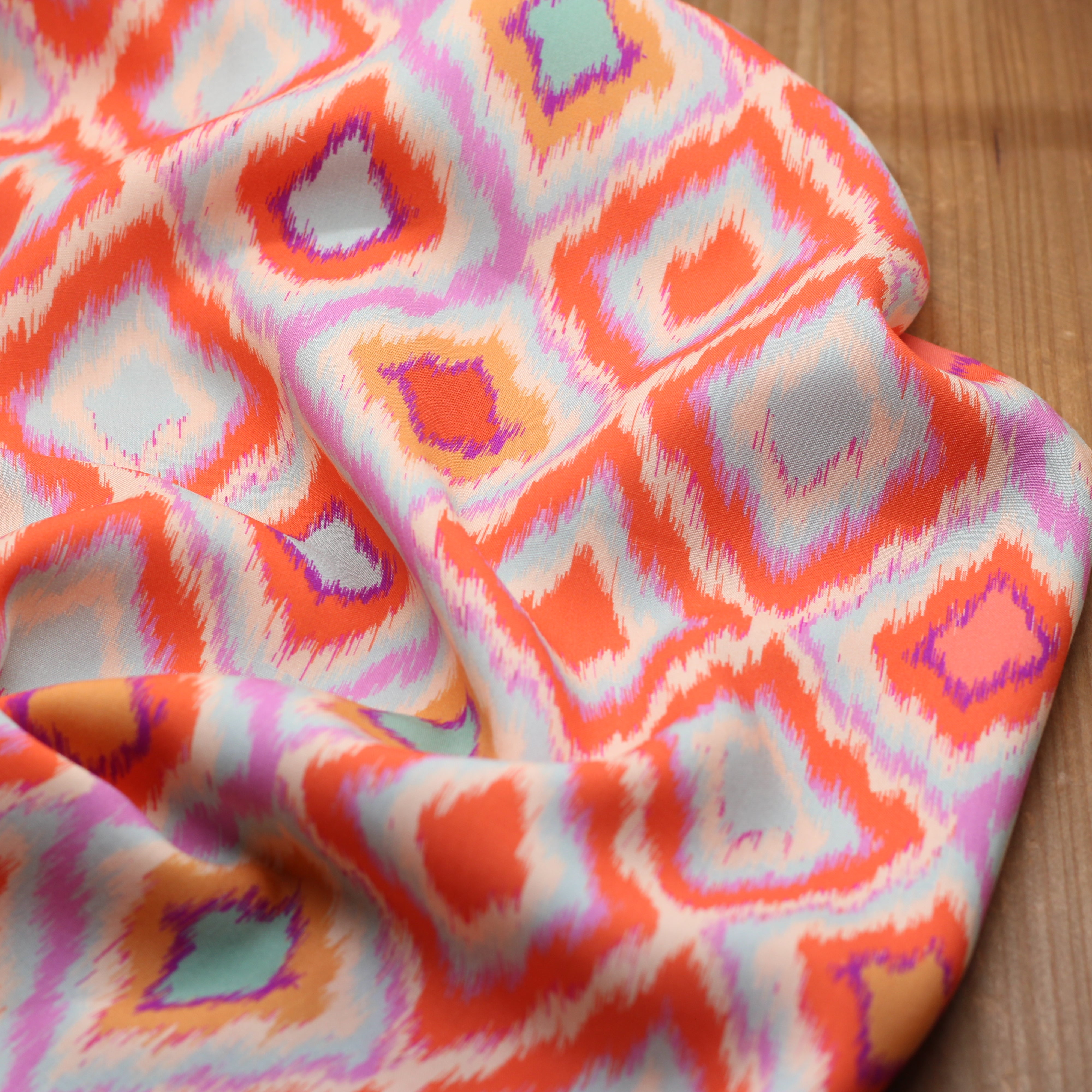 Tissu Viscose - ABSTRACT LOSANGES - Orange (vendu x10cm)