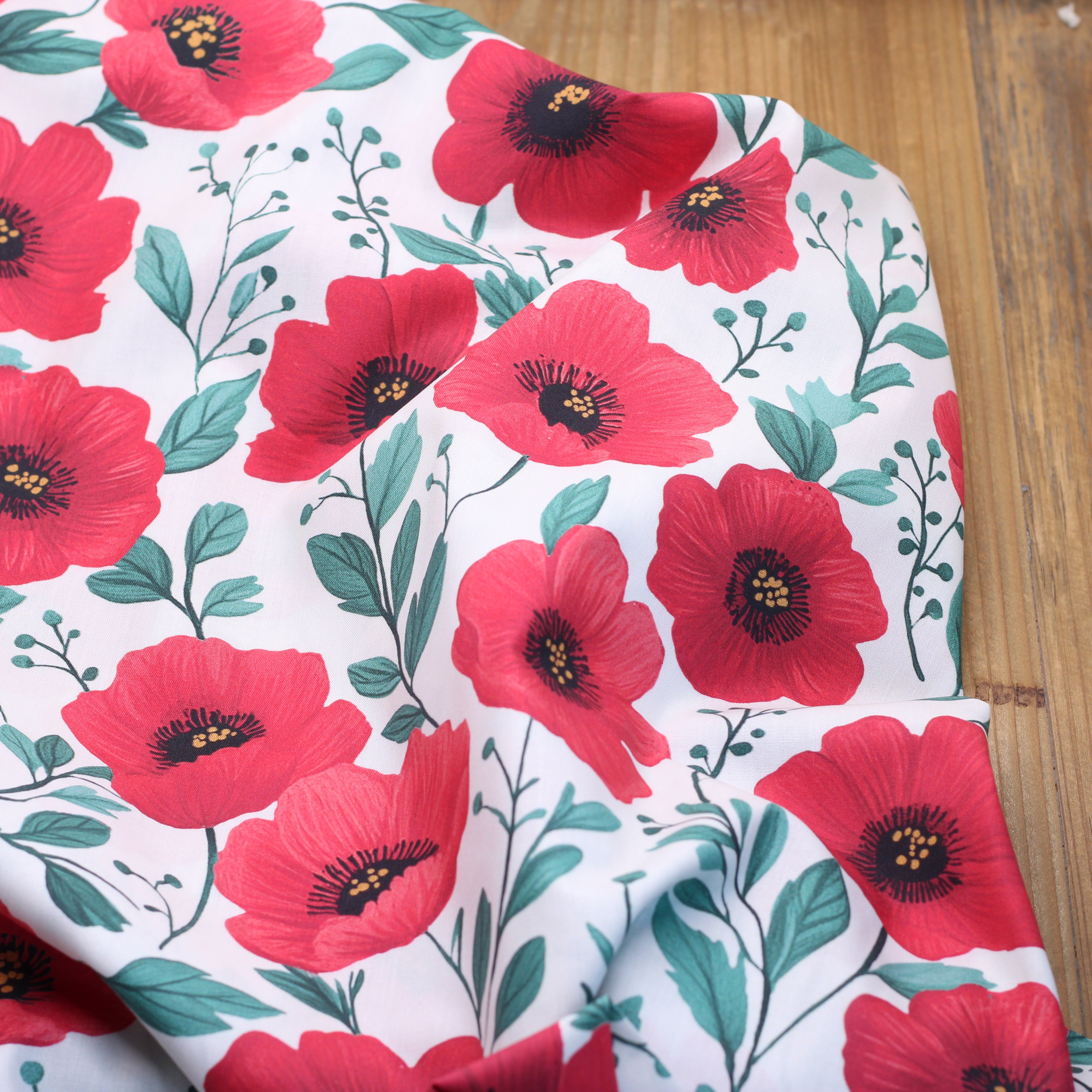 Tissu popeline de coton fleuri - COQUELICOTS- Blanc cassé /Rouge (Vendu x10cm)