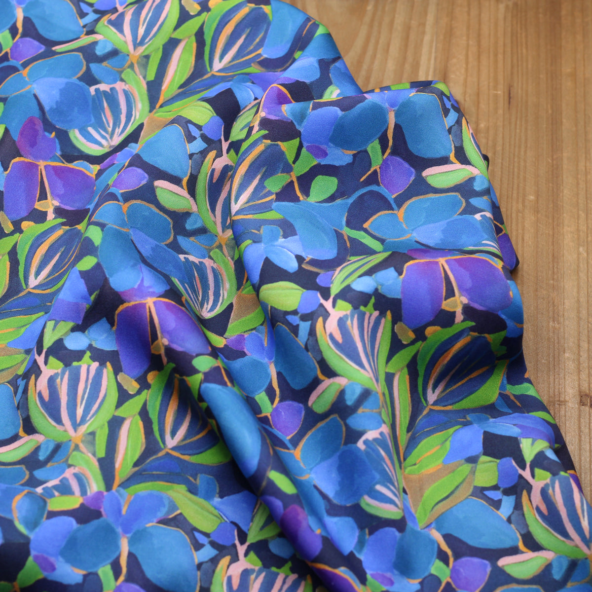 Tissu Satin de Viscose - FLOWERS - Bleu cobalt (vendu x10cm)