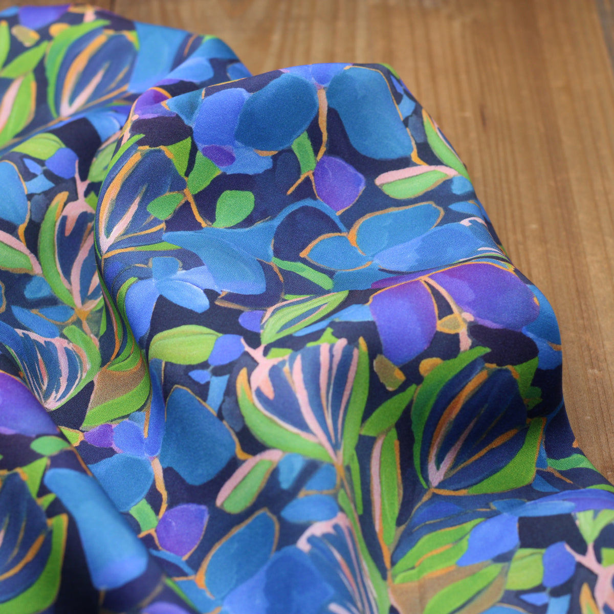 Tissu Satin de Viscose - FLOWERS - Bleu cobalt (vendu x10cm)