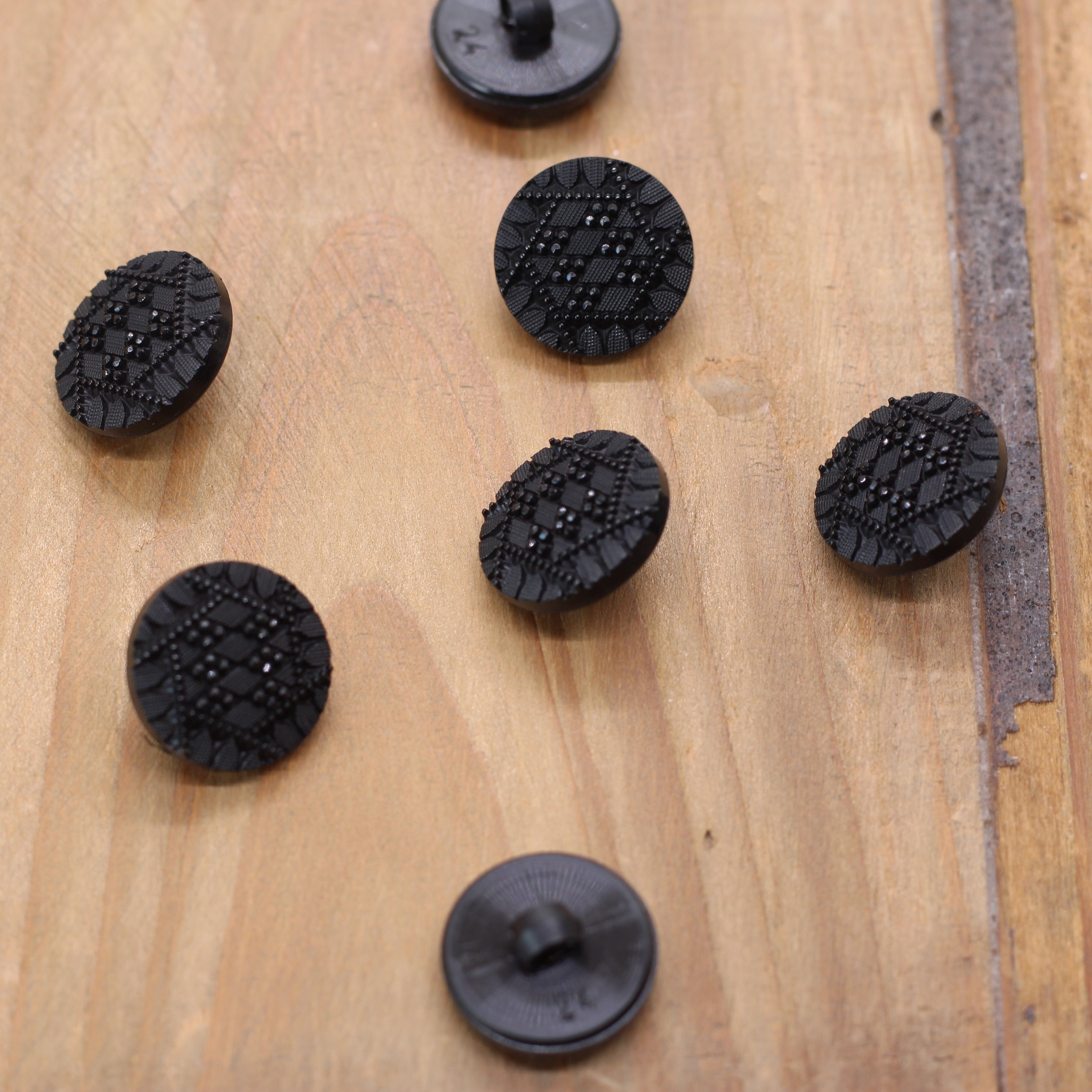Bouton brillants noir 15mm JEW - Noir Mercerie Sélection Gaspard & Léonie | Gaspard et Léonie Tissus en ligne et Mercerie à Toulouse