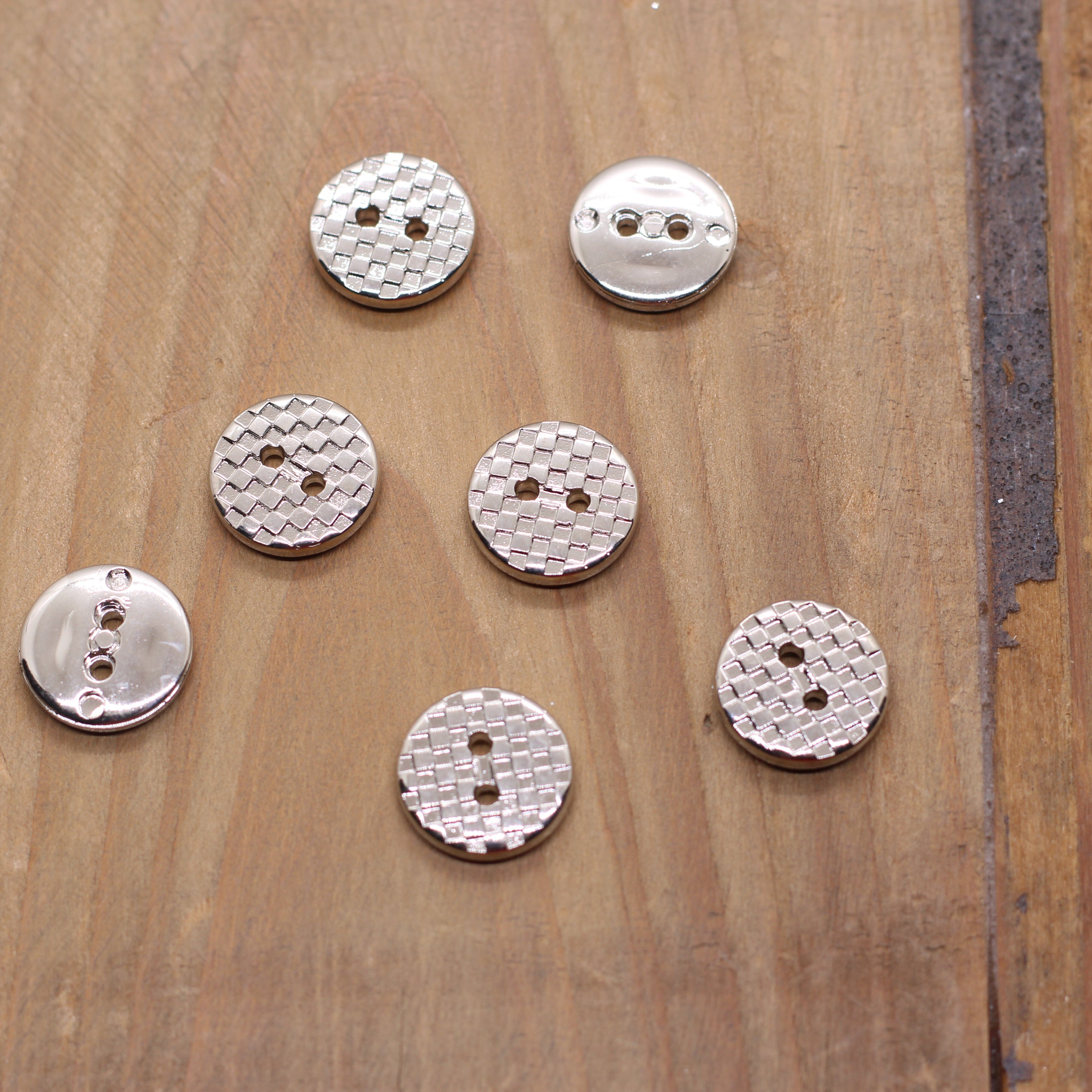 Bouton DAMIER 12mm - Argent Mercerie Sélection Gaspard & Léonie | Gaspard et Léonie Tissus en ligne et Mercerie à Toulouse