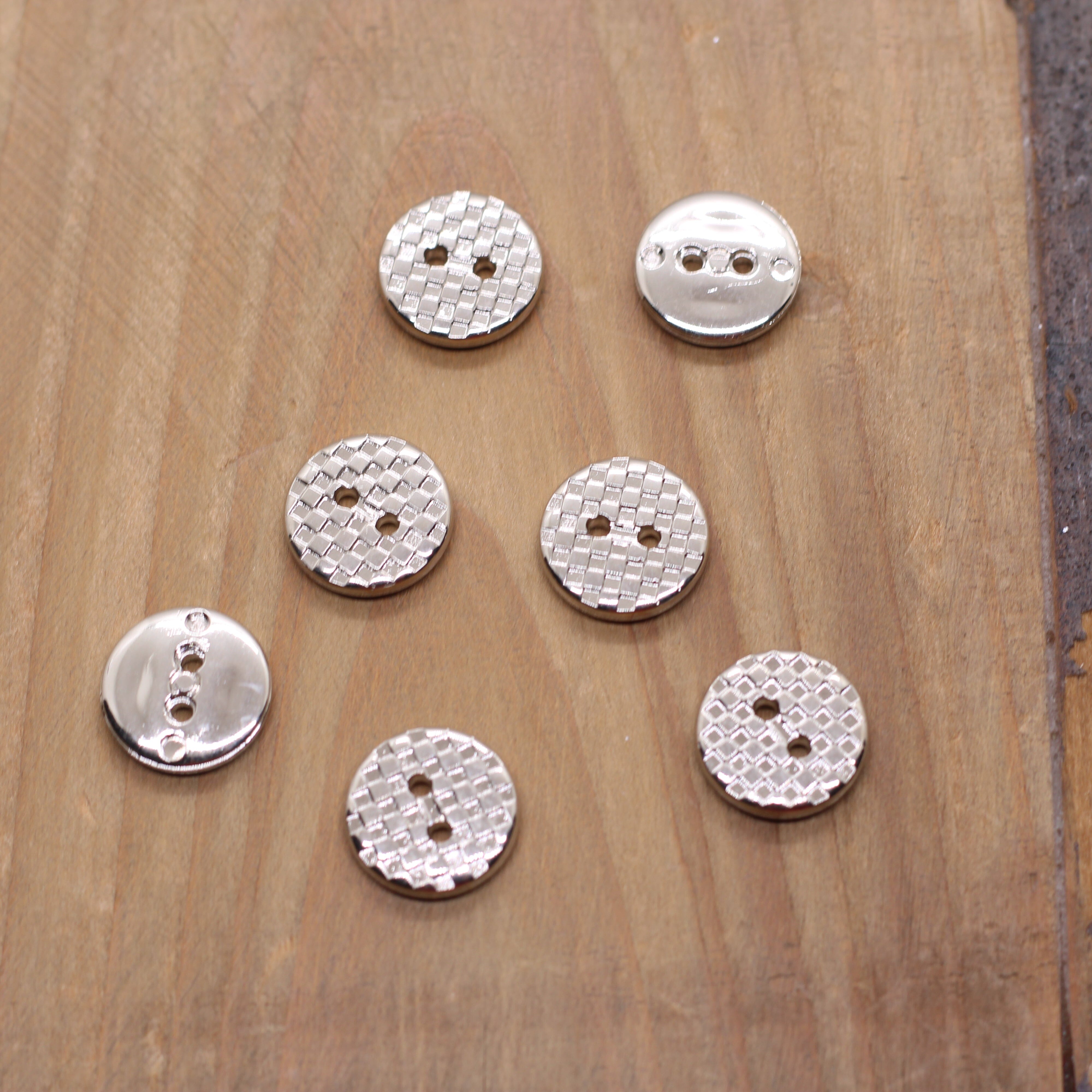 Bouton DAMIER 12mm - Argent Mercerie Sélection Gaspard & Léonie | Gaspard et Léonie Tissus en ligne et Mercerie à Toulouse