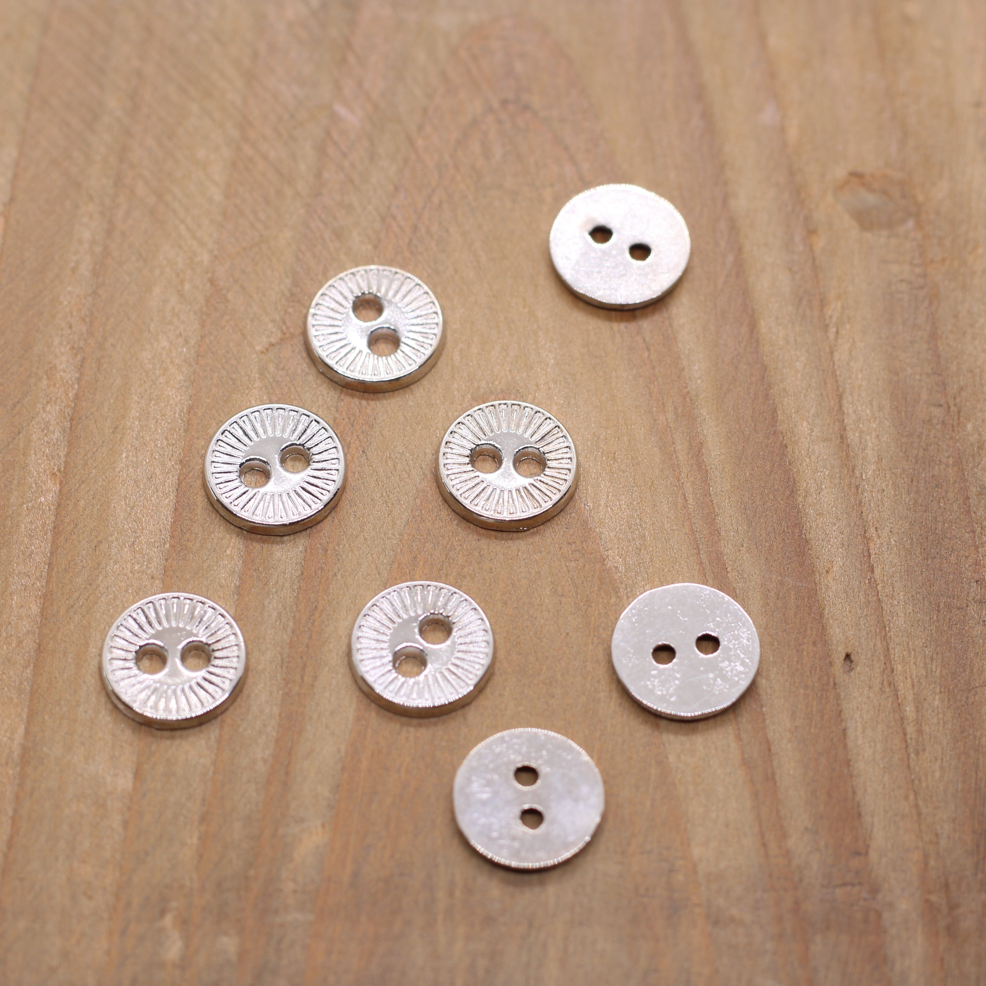 Bouton métallique SUN 10mm - Argent Mercerie Sélection Gaspard & Léonie | Gaspard et Léonie Tissus en ligne et Mercerie à Toulouse