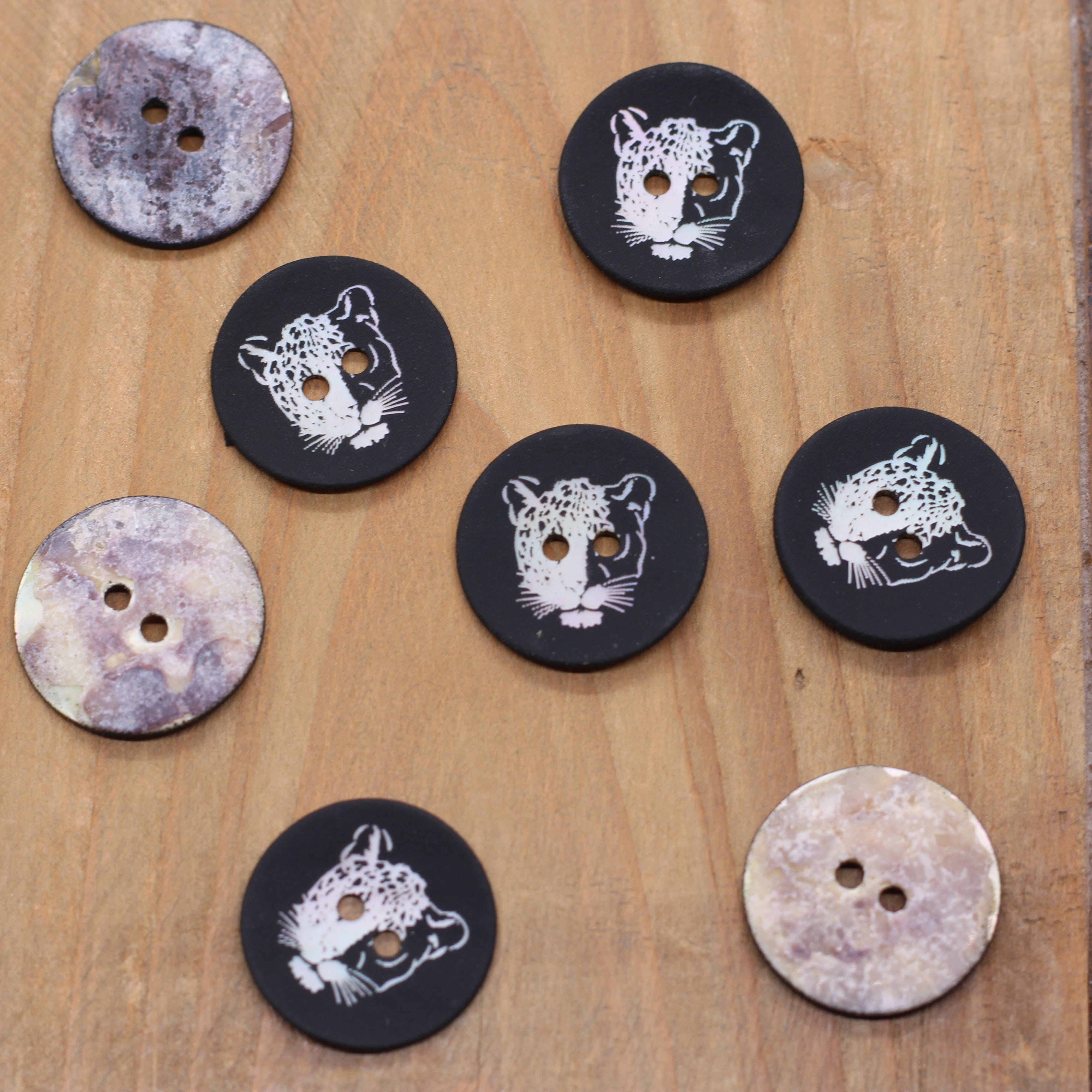 Bouton Nacre TIGRE 18mm- Noir Mercerie Sélection Gaspard & Léonie | Gaspard et Léonie Tissus en ligne et Mercerie à Toulouse