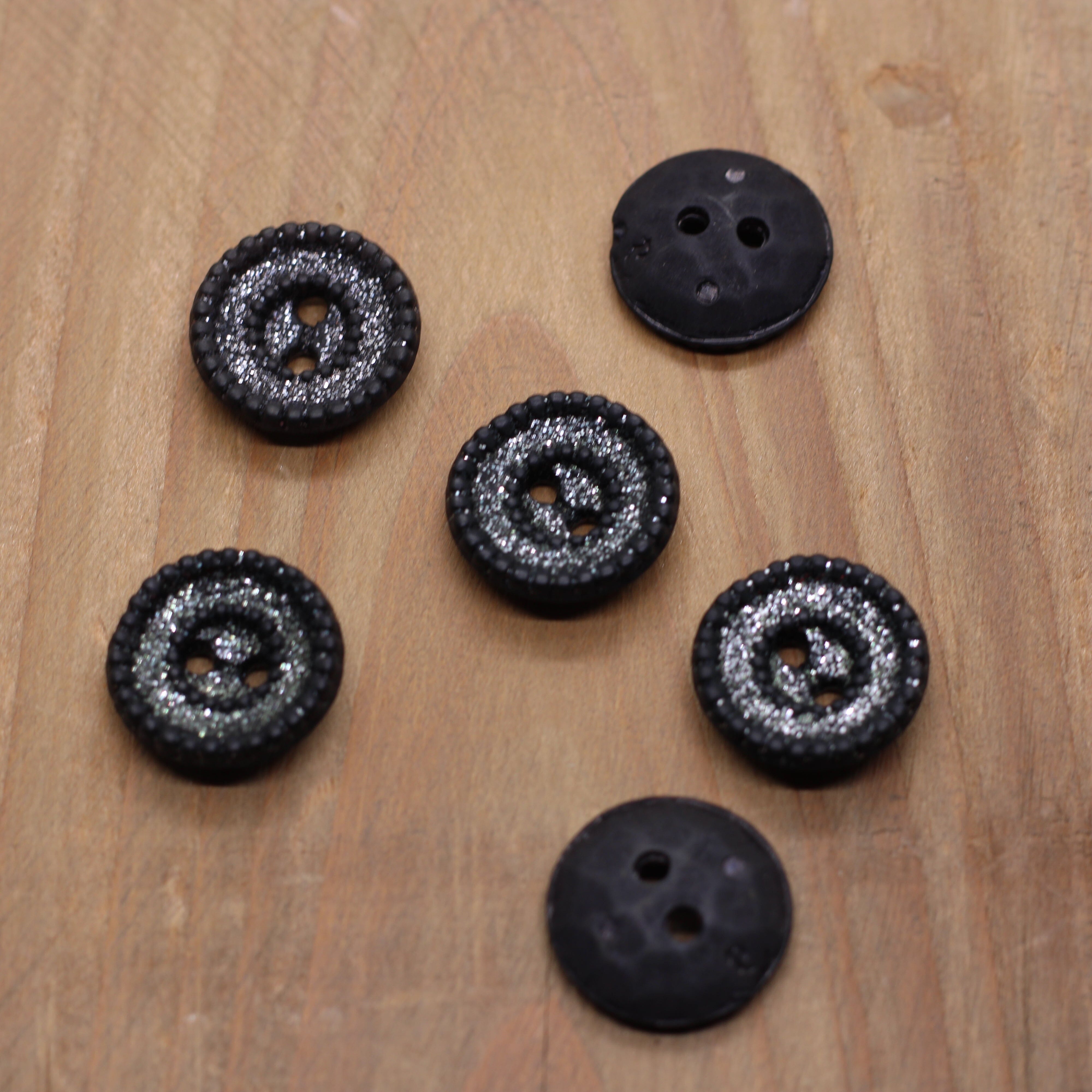 Bouton pailleté 15mm- Noir Mercerie Sélection Gaspard & Léonie | Gaspard et Léonie Tissus en ligne et Mercerie à Toulouse