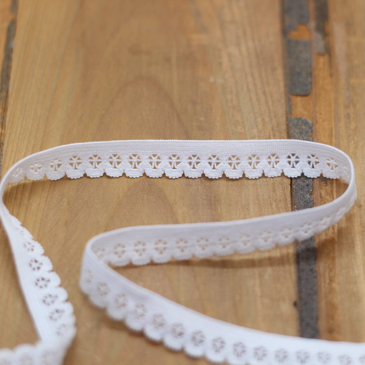 Elastique Dentelle à picots lingerie 13mm - Blanc (vendu x10cm) Mercerie Sélection Gaspard & Léonie | Gaspard et Léonie Tissus en ligne et Mercerie à Toulouse