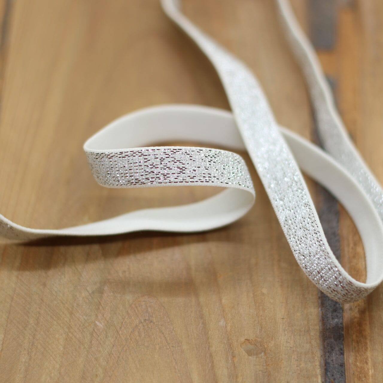 Elastique Lurex Argenté 10mm (Vendu x10cm) Mercerie Sélection Gaspard & Léonie | Gaspard et Léonie Tissus en ligne et Mercerie à Toulouse