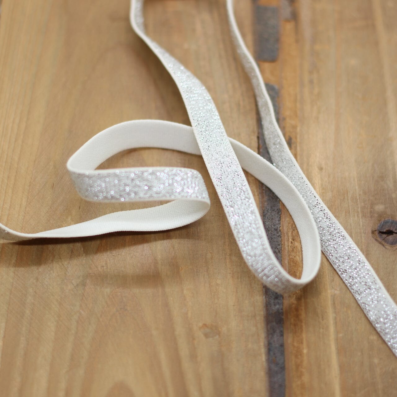 Elastique Lurex Argenté 10mm (Vendu x10cm) Mercerie Sélection Gaspard & Léonie | Gaspard et Léonie Tissus en ligne et Mercerie à Toulouse