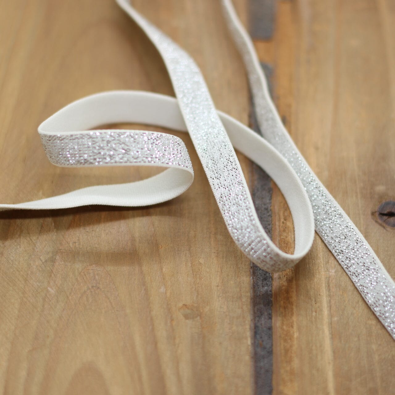 Elastique Lurex Argenté 10mm (Vendu x10cm) Mercerie Sélection Gaspard & Léonie | Gaspard et Léonie Tissus en ligne et Mercerie à Toulouse