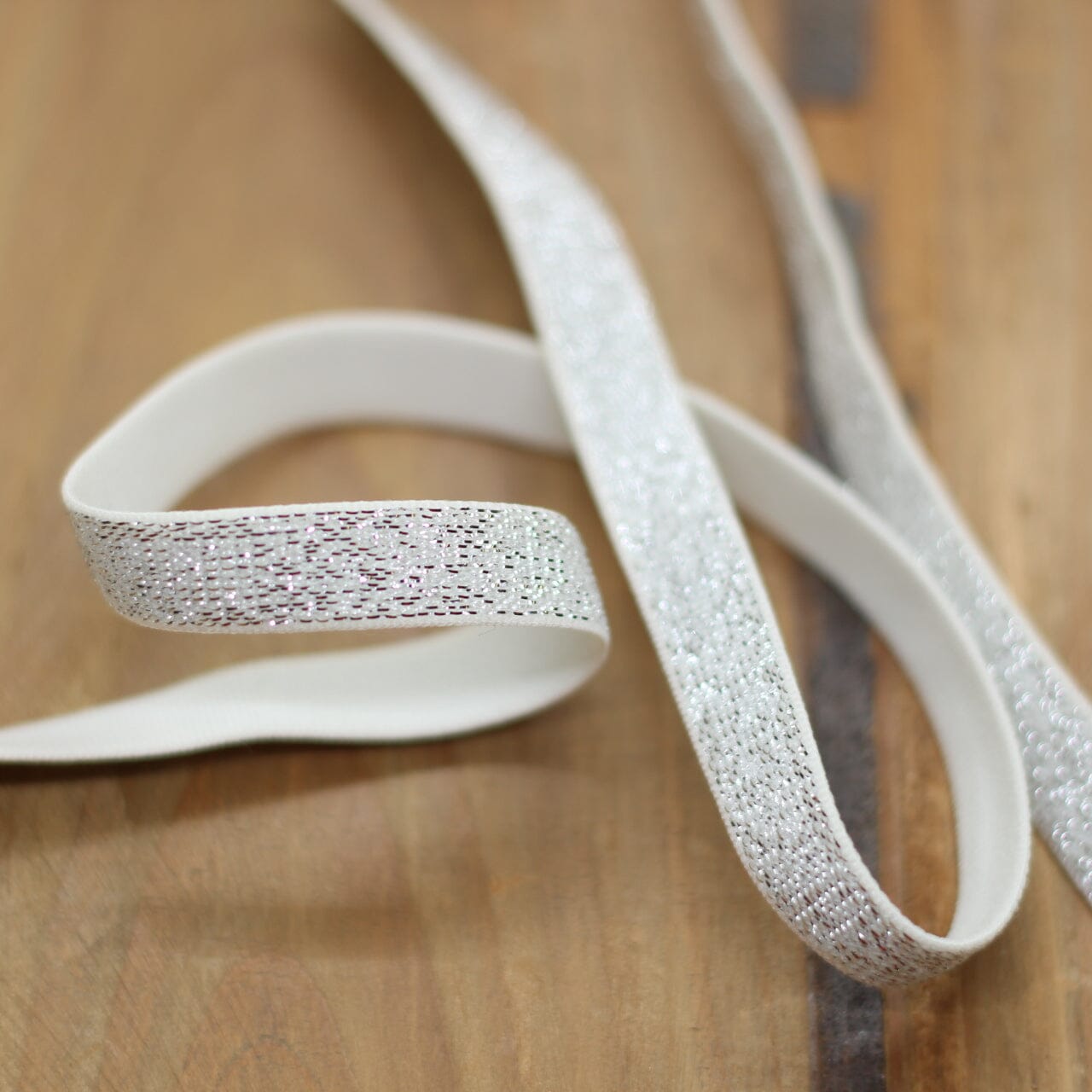 Elastique Lurex Argenté 10mm (Vendu x10cm) Mercerie Sélection Gaspard & Léonie | Gaspard et Léonie Tissus en ligne et Mercerie à Toulouse