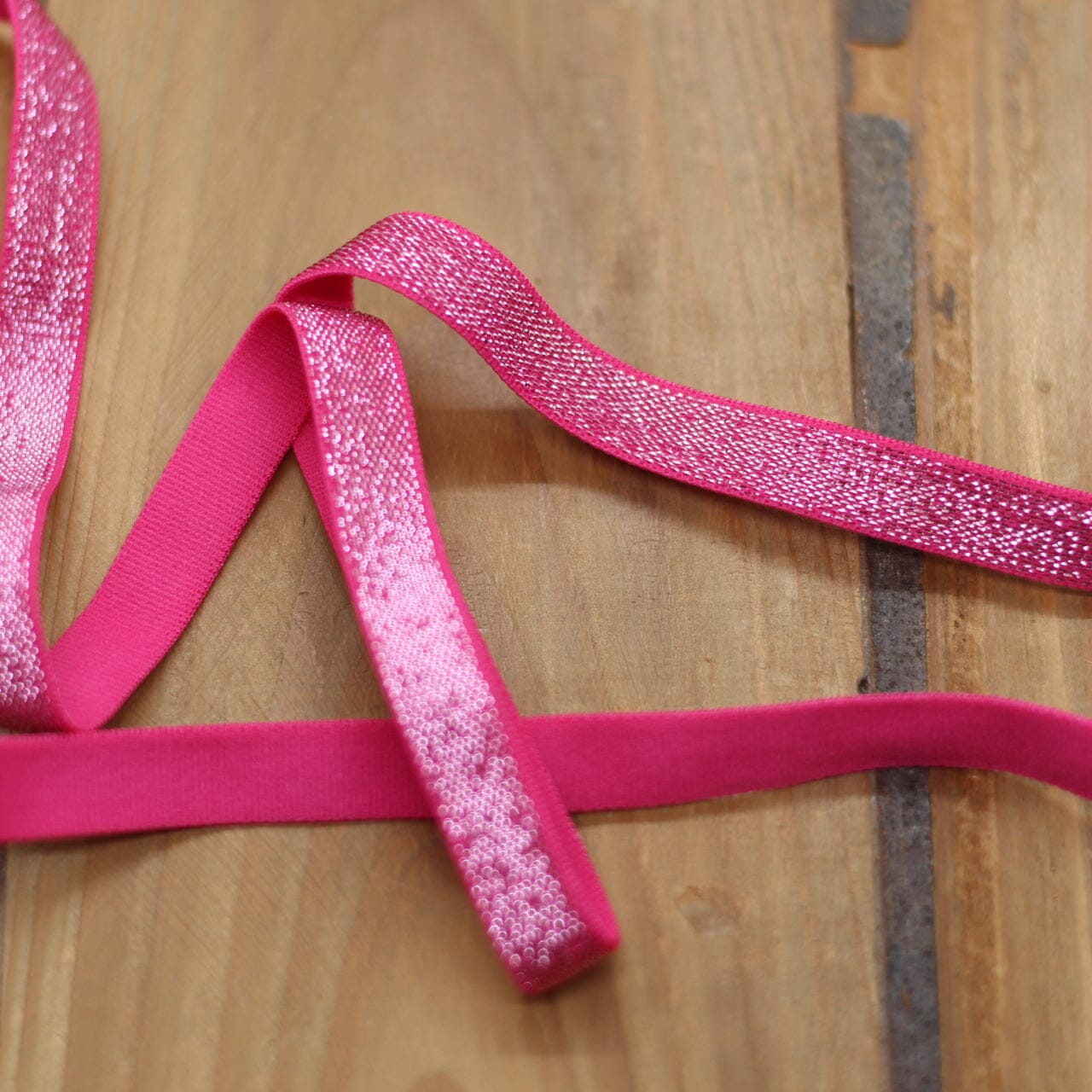 Elastique Lurex Fuschia 10mm (Vendu x10cm) Mercerie Sélection Gaspard & Léonie | Gaspard et Léonie Tissus en ligne et Mercerie à Toulouse