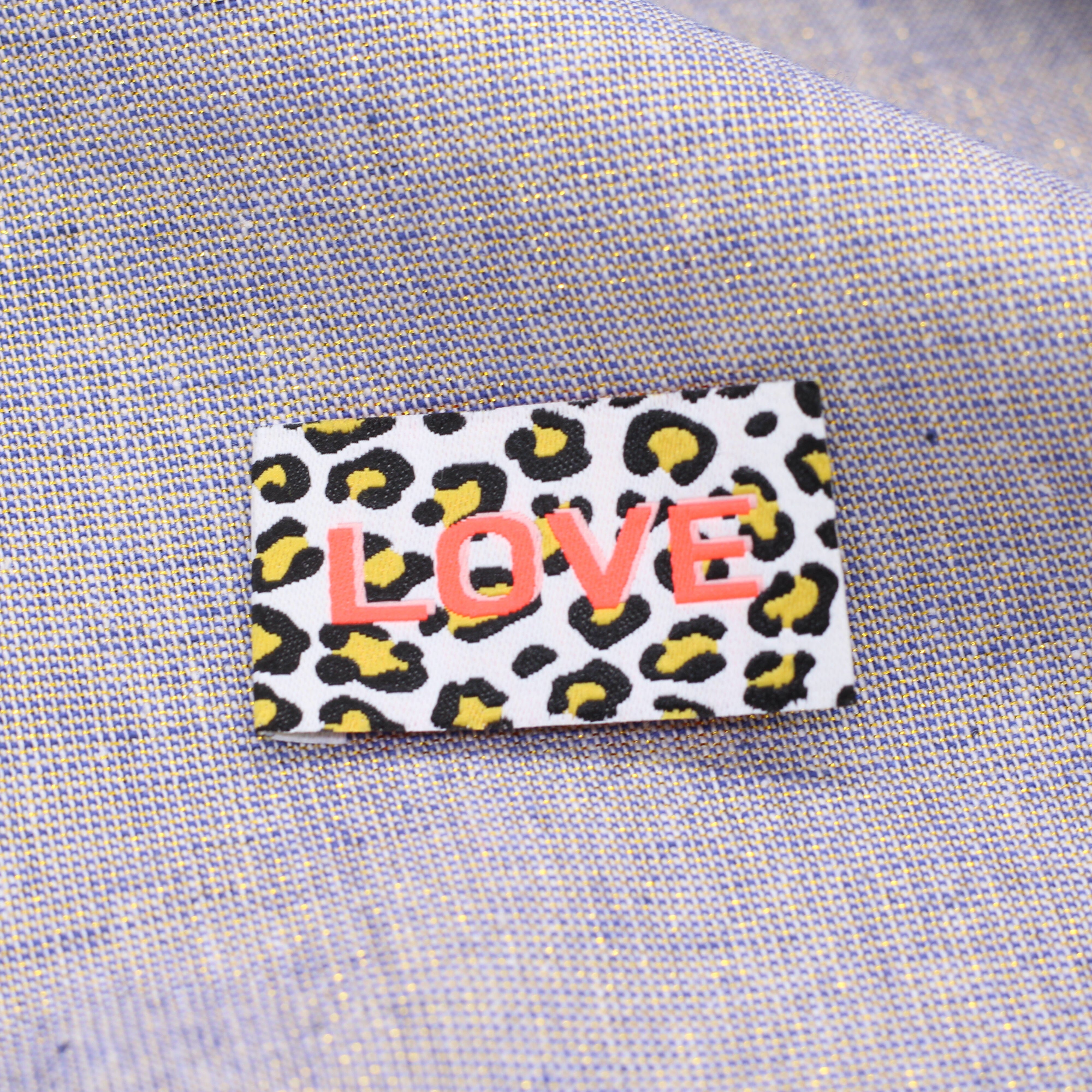Etiquette tissée -Graou love fluo Etiquettes à coudre Sélection Gaspard & Léonie | Gaspard et Léonie Tissus en ligne et Mercerie à Toulouse