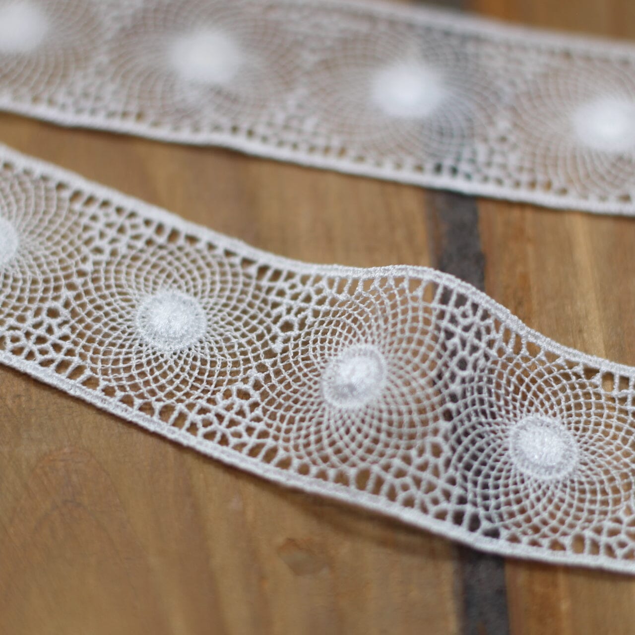 Guipure Dentelle / Entre deux - Blanc - 30mm (Vendu x10cm) Mercerie L'atelier de Gaspard et Léonie | Gaspard et Léonie Tissus en ligne et Mercerie à Toulouse