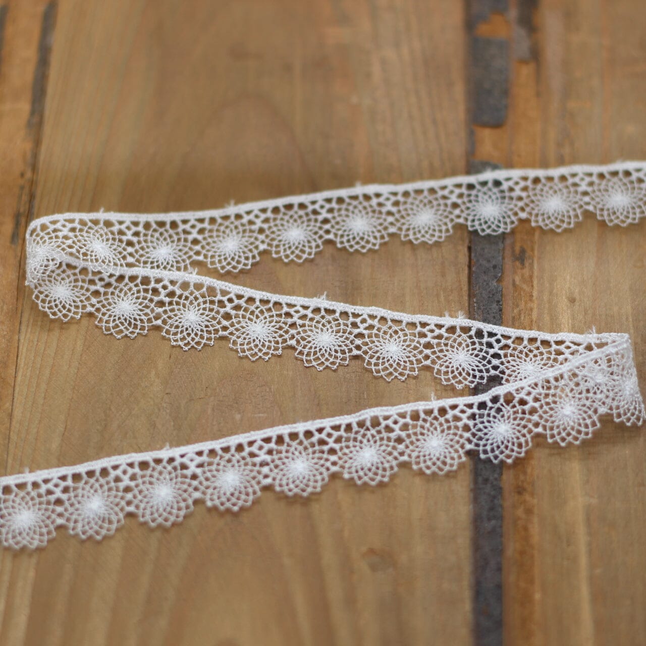 Guipure Ruban Dentelle - Blanc - 16mm (Vendu x10cm) Mercerie L'atelier de Gaspard et Léonie | Gaspard et Léonie Tissus en ligne et Mercerie à Toulouse