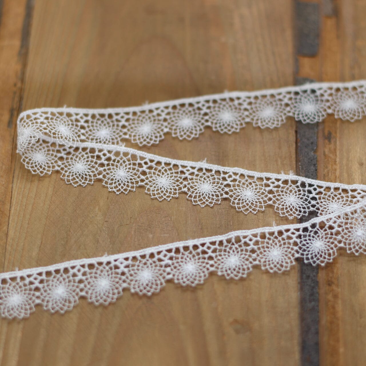 Guipure Ruban Dentelle - Blanc - 16mm (Vendu x10cm) Mercerie L'atelier de Gaspard et Léonie | Gaspard et Léonie Tissus en ligne et Mercerie à Toulouse