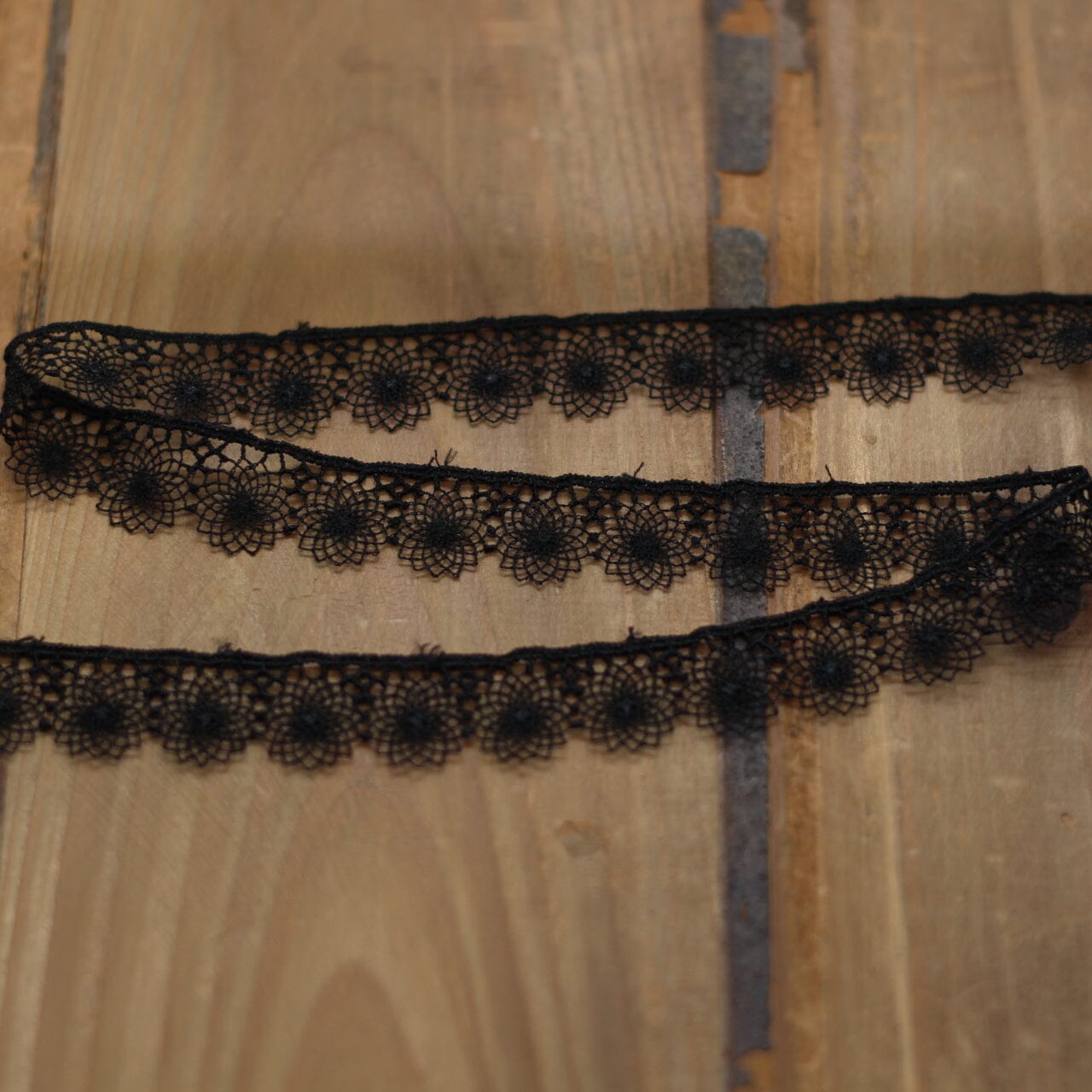 Guipure Ruban Dentelle - Noir - 16mm (Vendu x10cm) Mercerie L'atelier de Gaspard et Léonie | Gaspard et Léonie Tissus en ligne et Mercerie à Toulouse