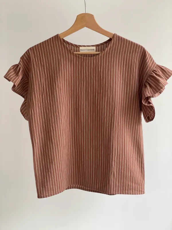 La blouse à volants- Patron de couture pochette - MAISON ESSENTIELLE Patron de couture MAISON ESSENTIELLE | Gaspard et Léonie Tissus en ligne et Mercerie à Toulouse