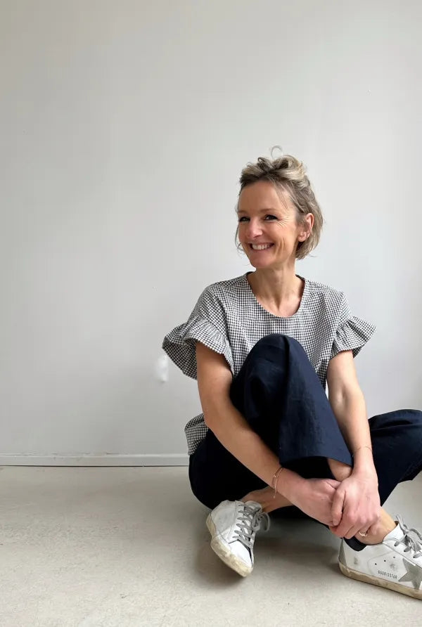 La blouse à volants- Patron de couture pochette - MAISON ESSENTIELLE Patron de couture MAISON ESSENTIELLE | Gaspard et Léonie Tissus en ligne et Mercerie à Toulouse