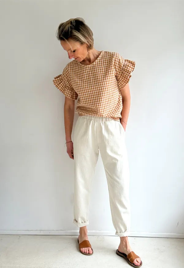 La blouse à volants- Patron de couture pochette - MAISON ESSENTIELLE Patron de couture MAISON ESSENTIELLE | Gaspard et Léonie Tissus en ligne et Mercerie à Toulouse