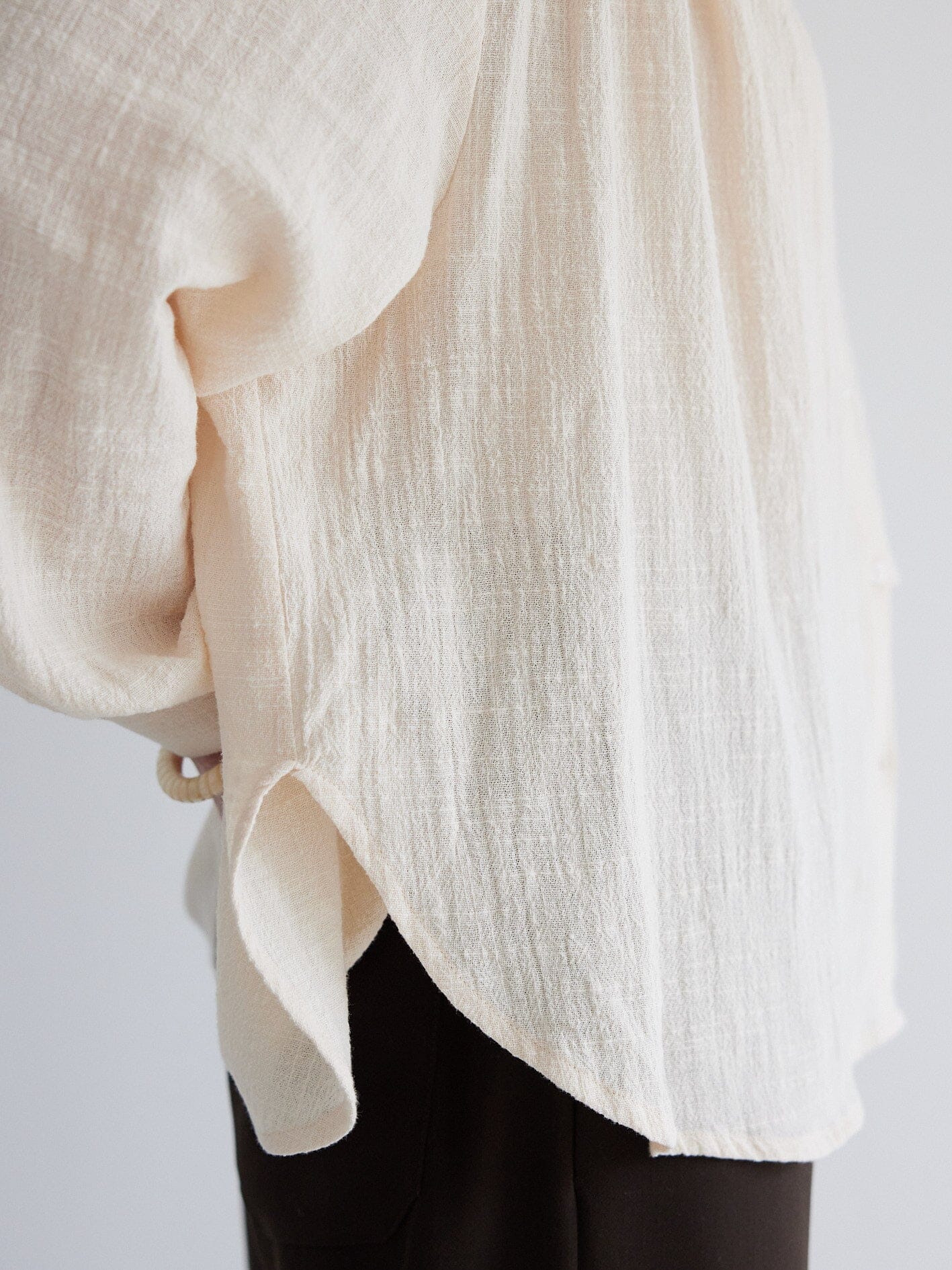 La blouse Allure - Patron de couture pochette - MAISON ESSENTIELLE Patron de couture MAISON ESSENTIELLE | Gaspard et Léonie Tissus en ligne et Mercerie à Toulouse
