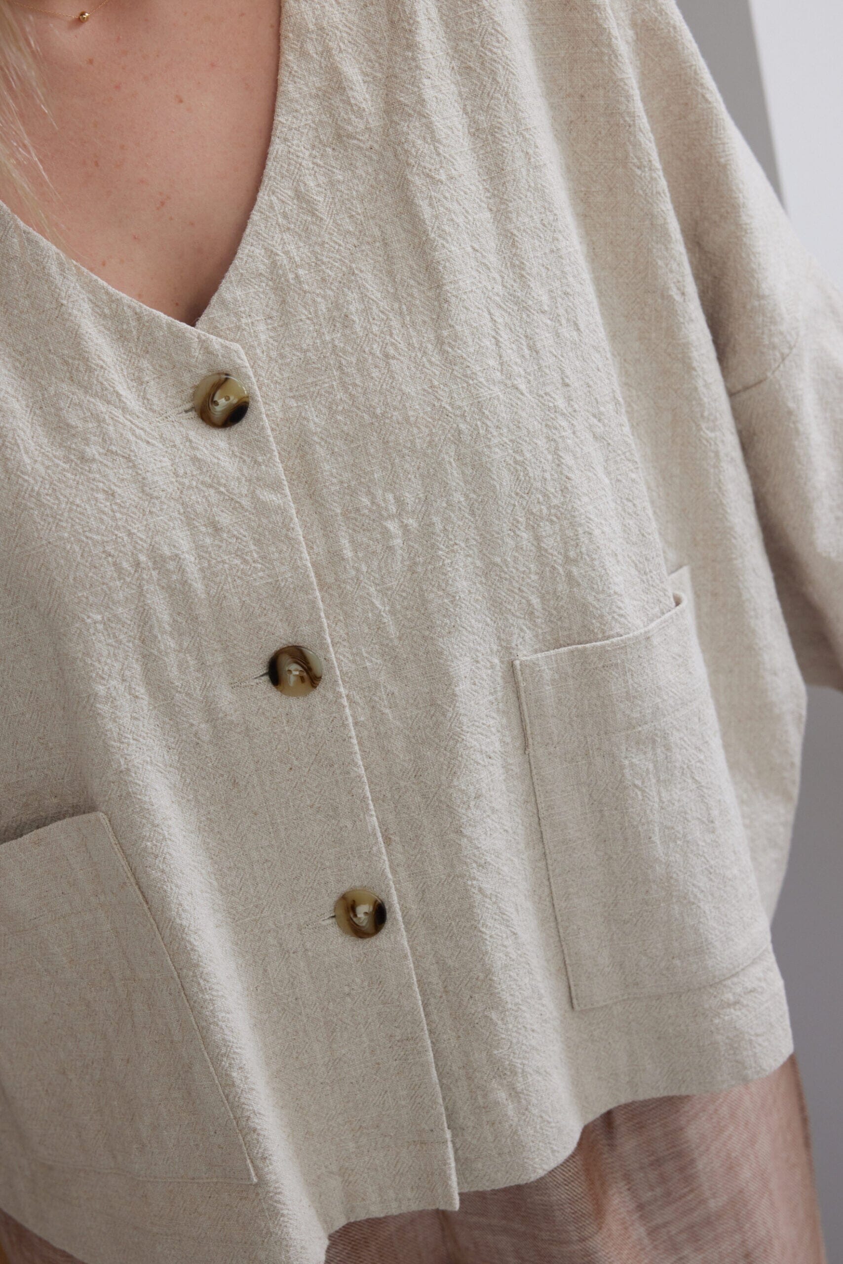 La blouse et veste Alba - Patron de couture pochette - MAISON ESSENTIELLE Patron de couture MAISON ESSENTIELLE | Gaspard et Léonie Tissus en ligne et Mercerie à Toulouse