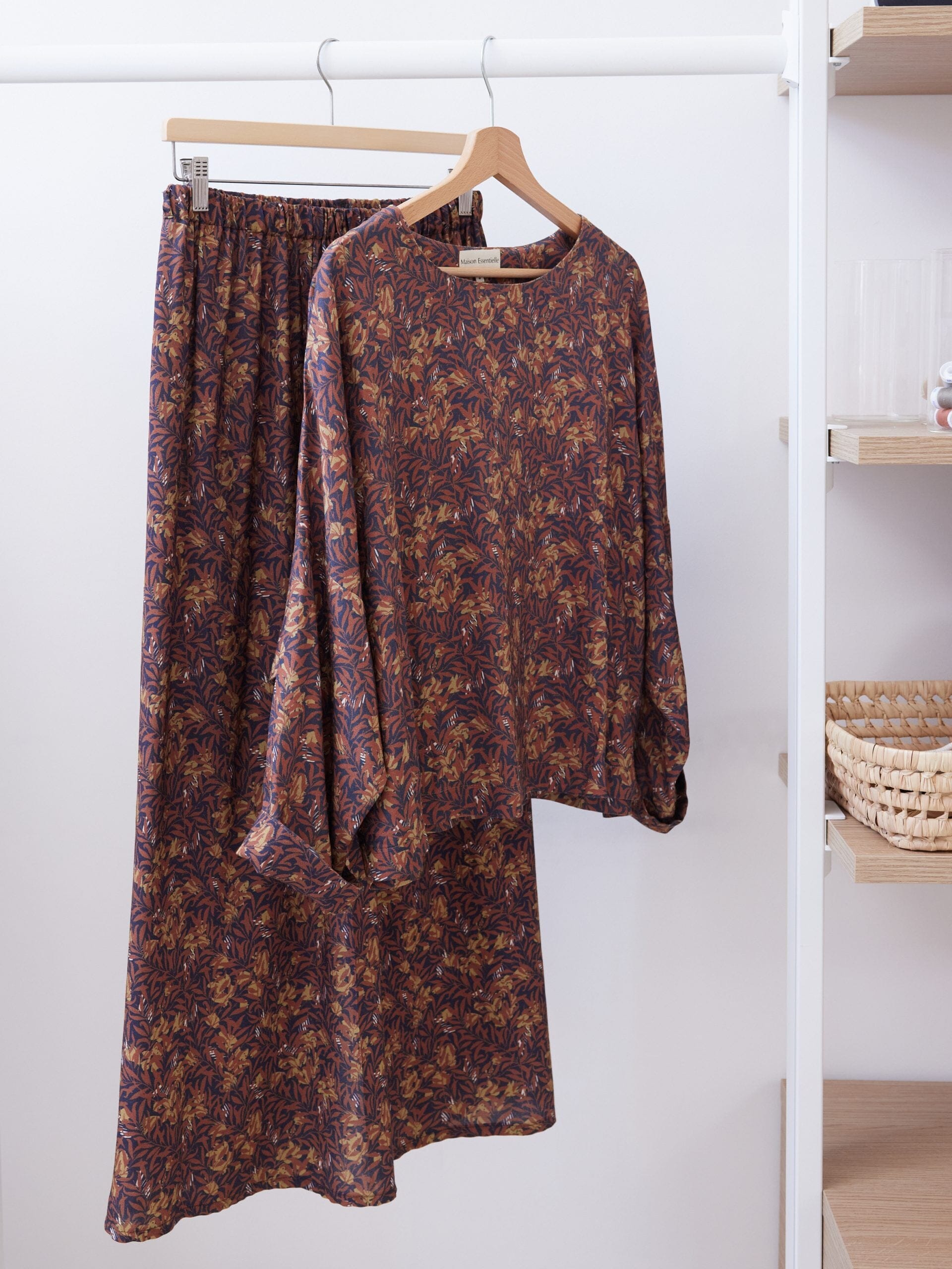La blouse et veste Alba - Patron de couture pochette - MAISON ESSENTIELLE Patron de couture MAISON ESSENTIELLE | Gaspard et Léonie Tissus en ligne et Mercerie à Toulouse