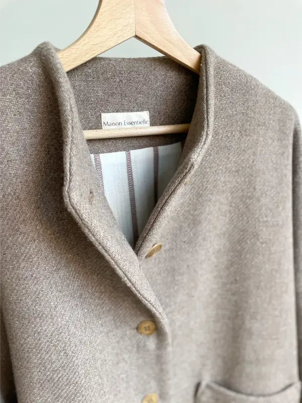 La veste/manteau EVERYDAY - Patron de couture pochette - MAISON ESSENTIELLE Patron de couture MAISON ESSENTIELLE | Gaspard et Léonie Tissus en ligne et Mercerie à Toulouse