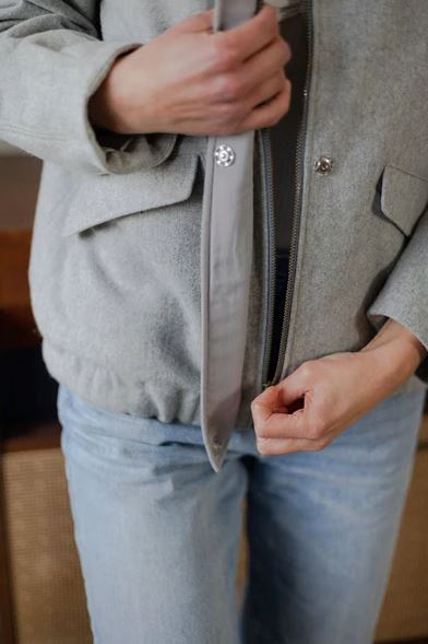 Le blouson HARPER - Patron de couture pochette - JOLI LAB Patron de couture JOLI LAB | Gaspard et Léonie Tissus en ligne et Mercerie à Toulouse