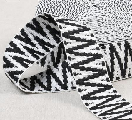 Sangle Fantaisie Ethnique 38mm Noir/Blanc (Vendu x10cm) Sélection Gaspard & Léonie | Gaspard et Léonie Tissus en ligne et Mercerie à Toulouse