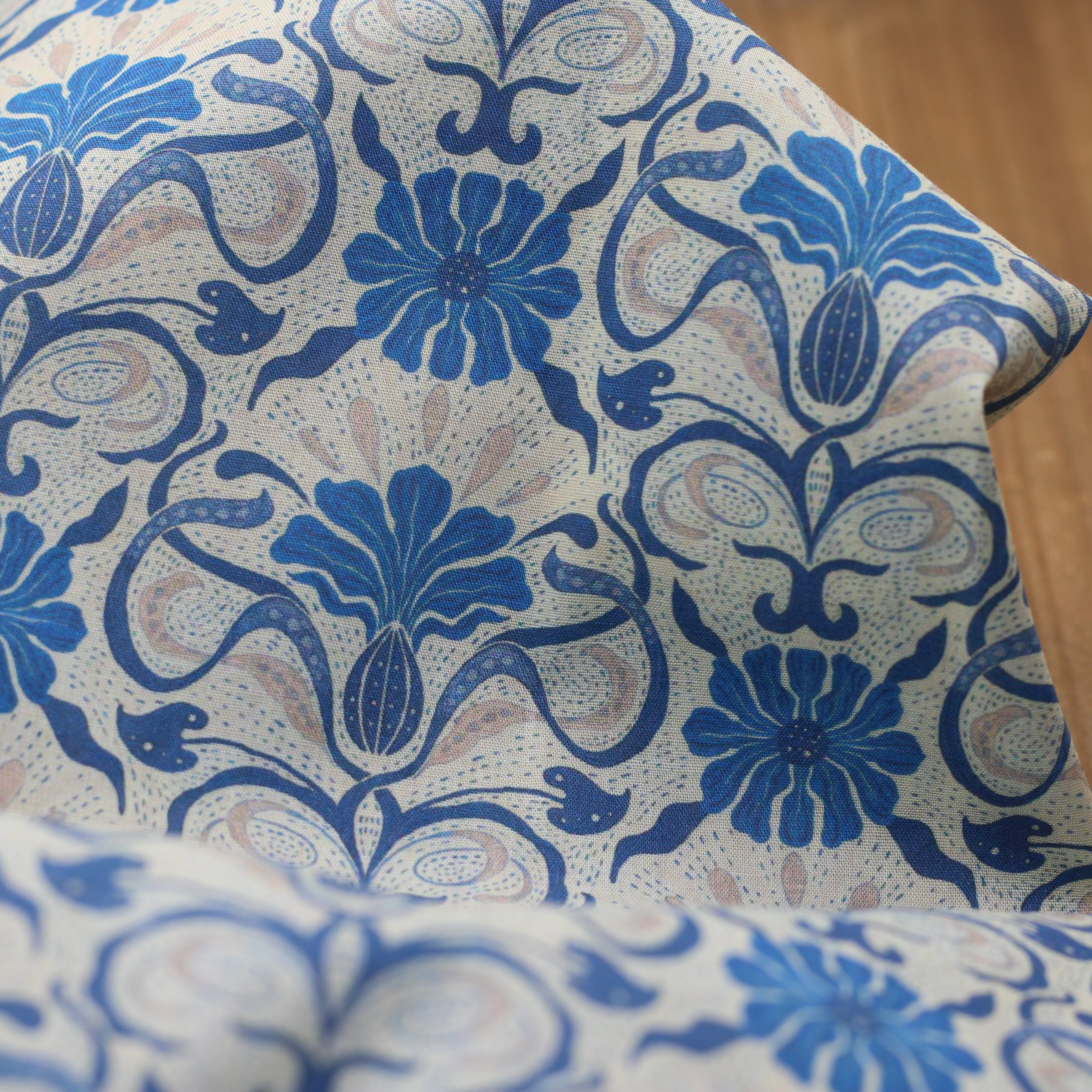 Tissu batiste de coton - MUMBAI - Bleu/Gris (vendu x10cm) Tissus Sélection Gaspard & Léonie | Gaspard et Léonie Tissus en ligne et Mercerie à Toulouse