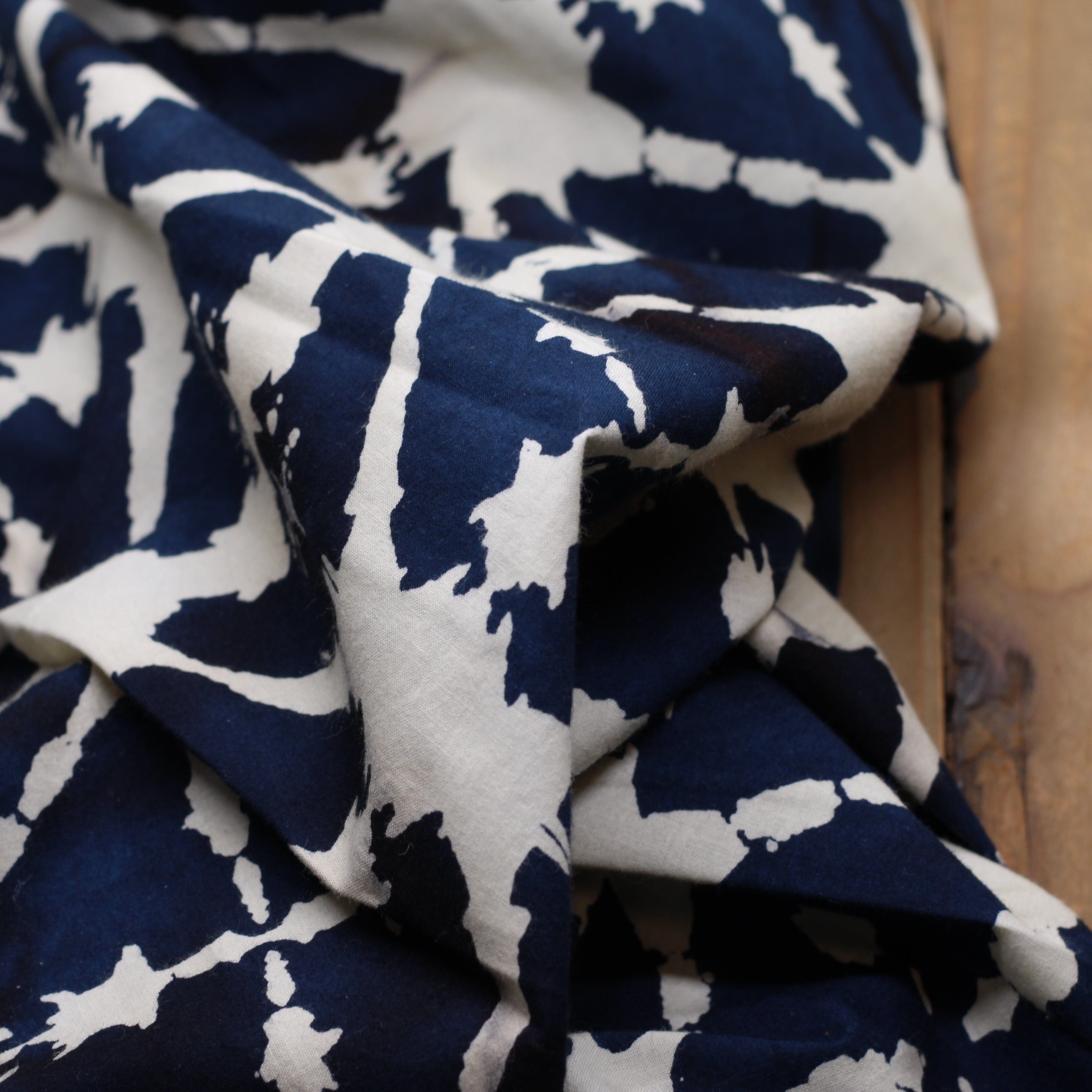 Tissu Coton Batik #17 - Marine (Vendu x10cm) Tissus Sélection Gaspard & Léonie | Gaspard et Léonie Tissus en ligne et Mercerie à Toulouse