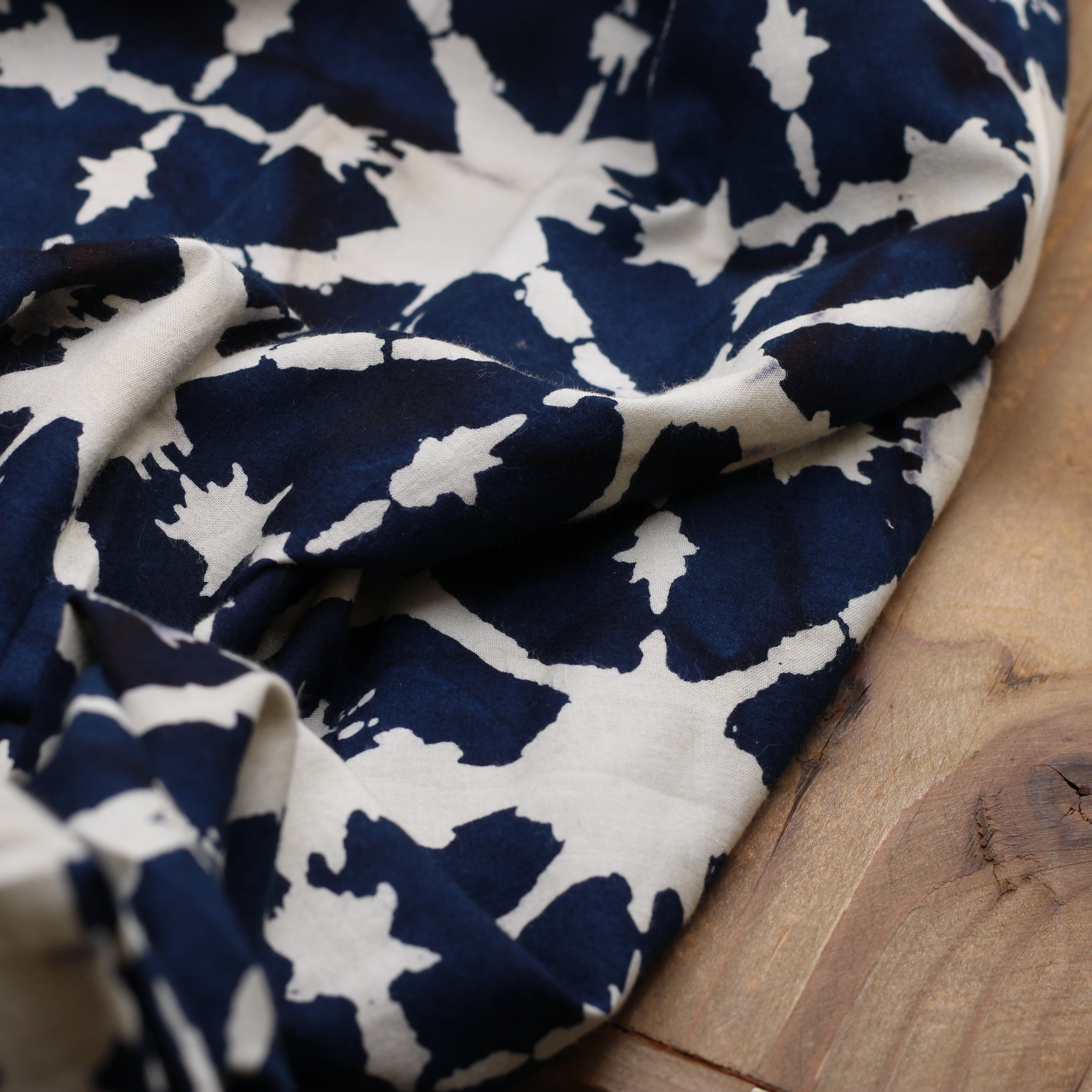 Tissu Coton Batik #17 - Marine (Vendu x10cm) Tissus Sélection Gaspard & Léonie | Gaspard et Léonie Tissus en ligne et Mercerie à Toulouse