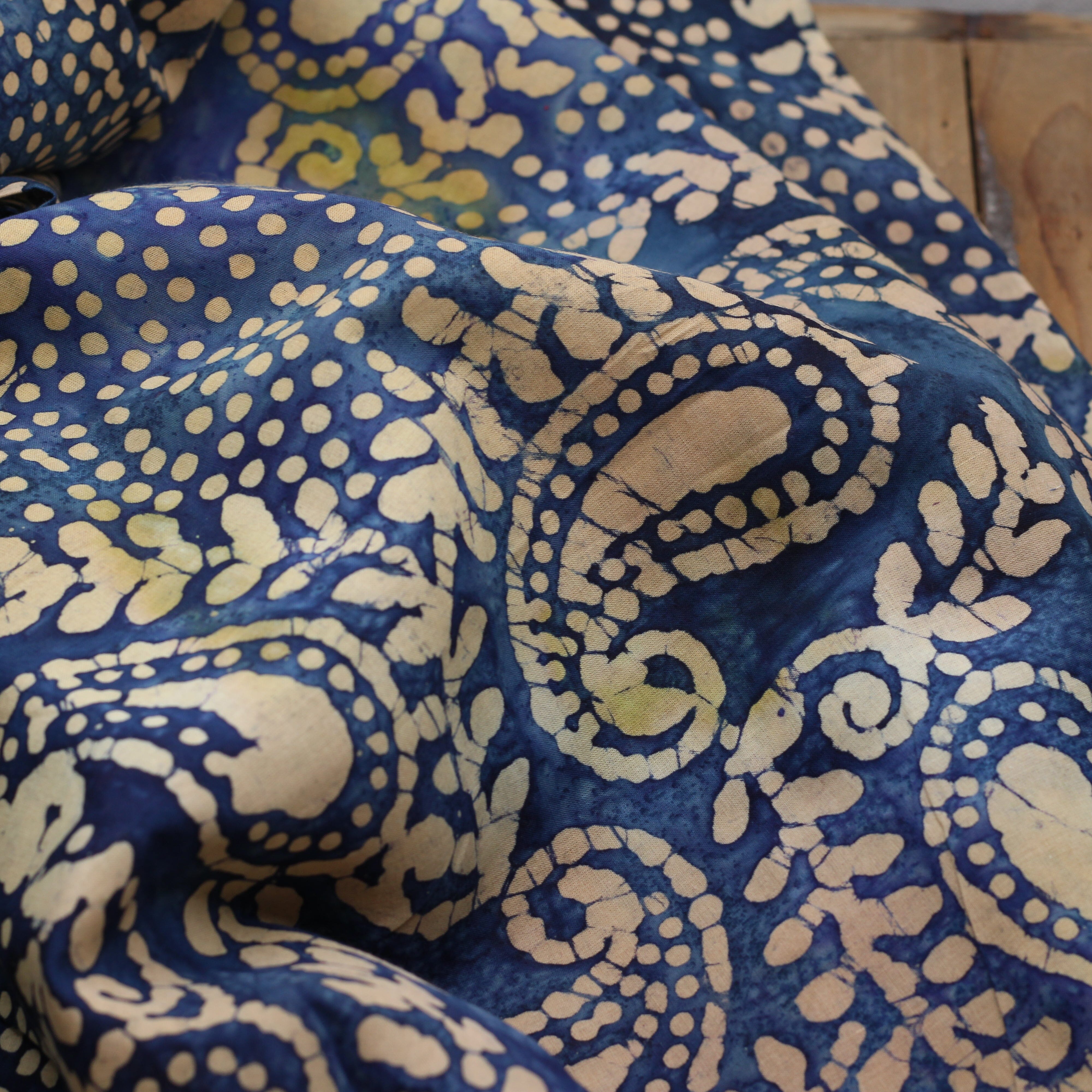 Tissu Coton Batik #5 - CASHMIRES - Bleu (Vendu x10cm) Tissus Sélection Gaspard & Léonie | Gaspard et Léonie Tissus en ligne et Mercerie à Toulouse