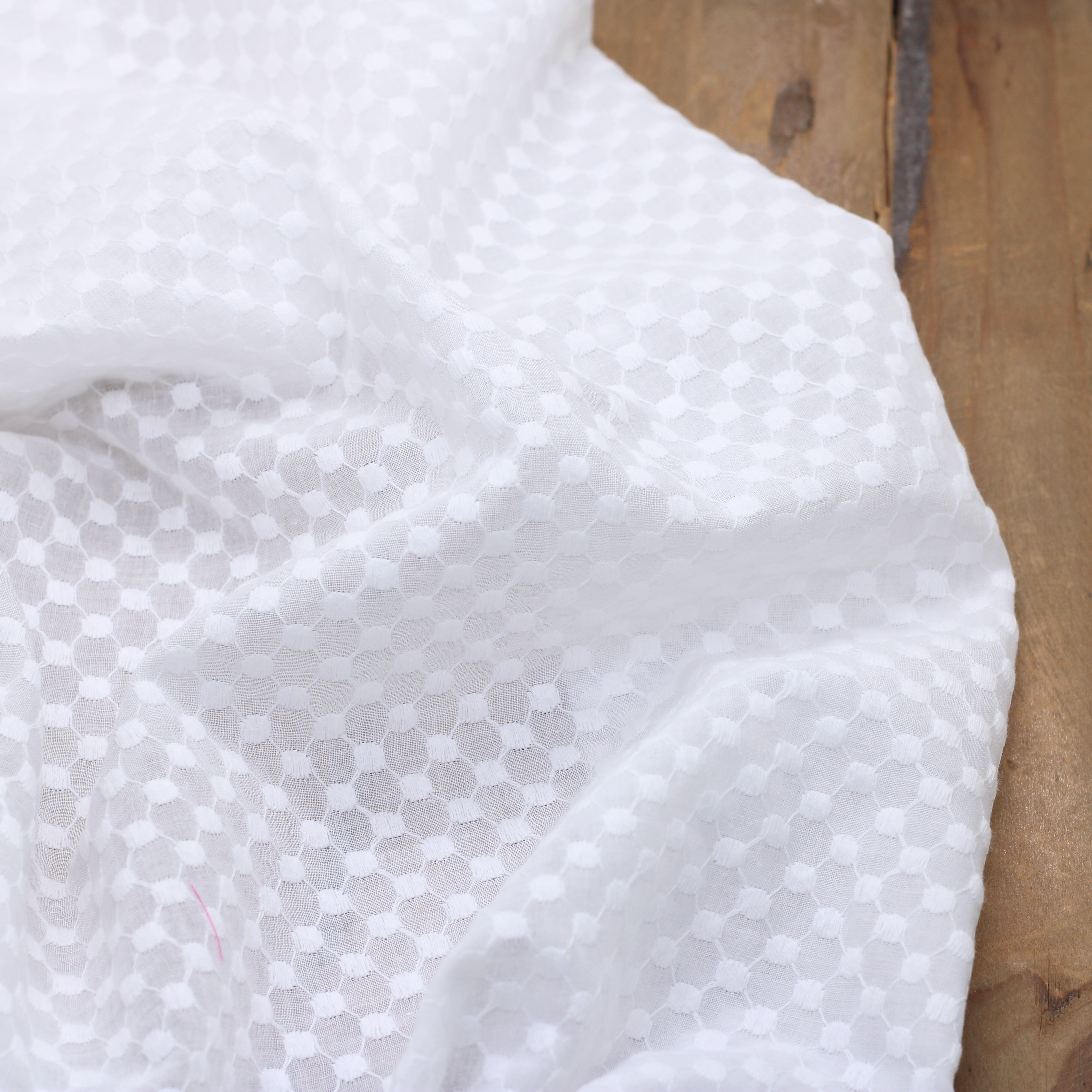 Tissu coton brodé - DIAMAND - Blanc (Vendu x10cm) Tissus Sélection Gaspard & Léonie | Gaspard et Léonie Tissus en ligne et Mercerie à Toulouse