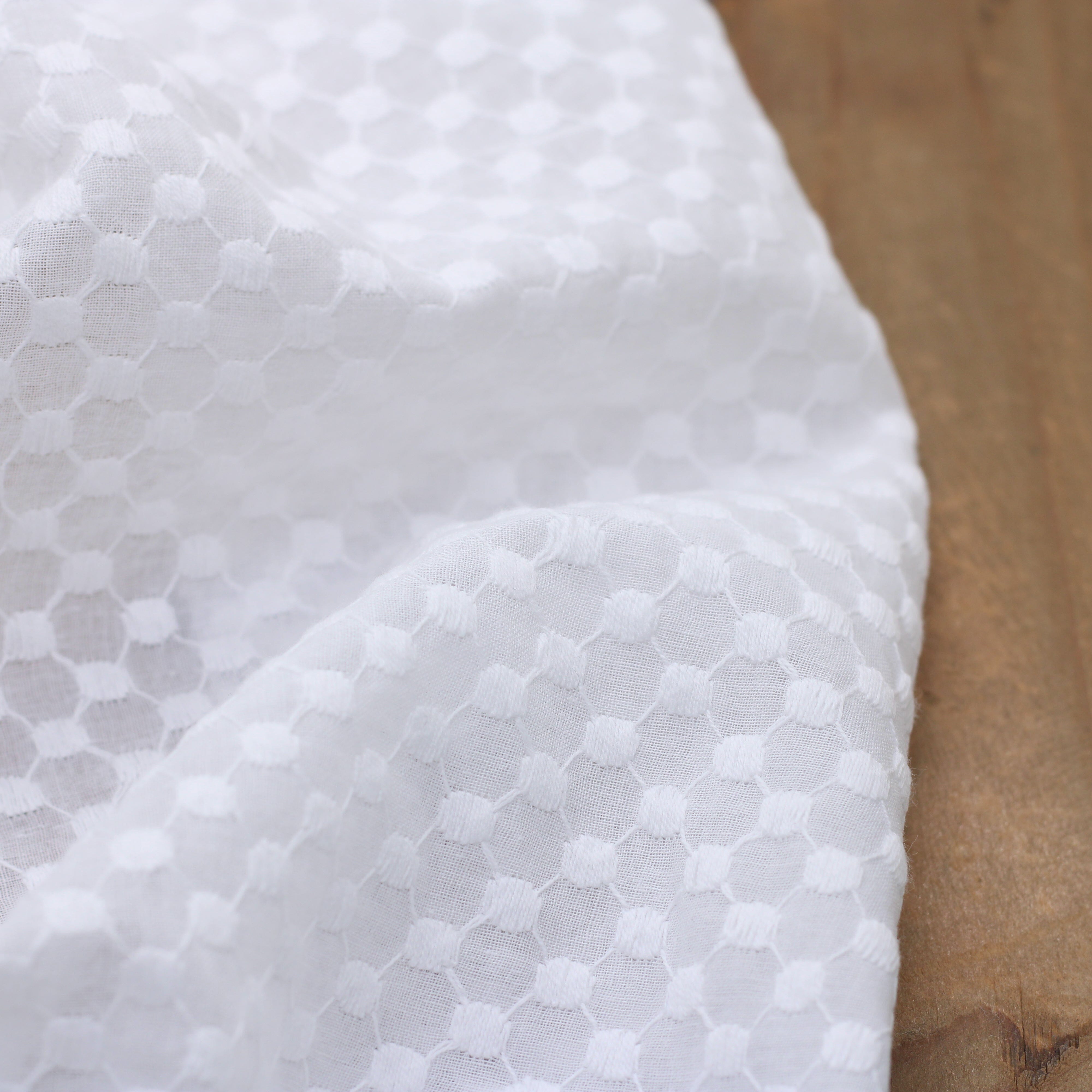 Tissu coton brodé - DIAMAND - Blanc (Vendu x10cm) Tissus Sélection Gaspard & Léonie | Gaspard et Léonie Tissus en ligne et Mercerie à Toulouse