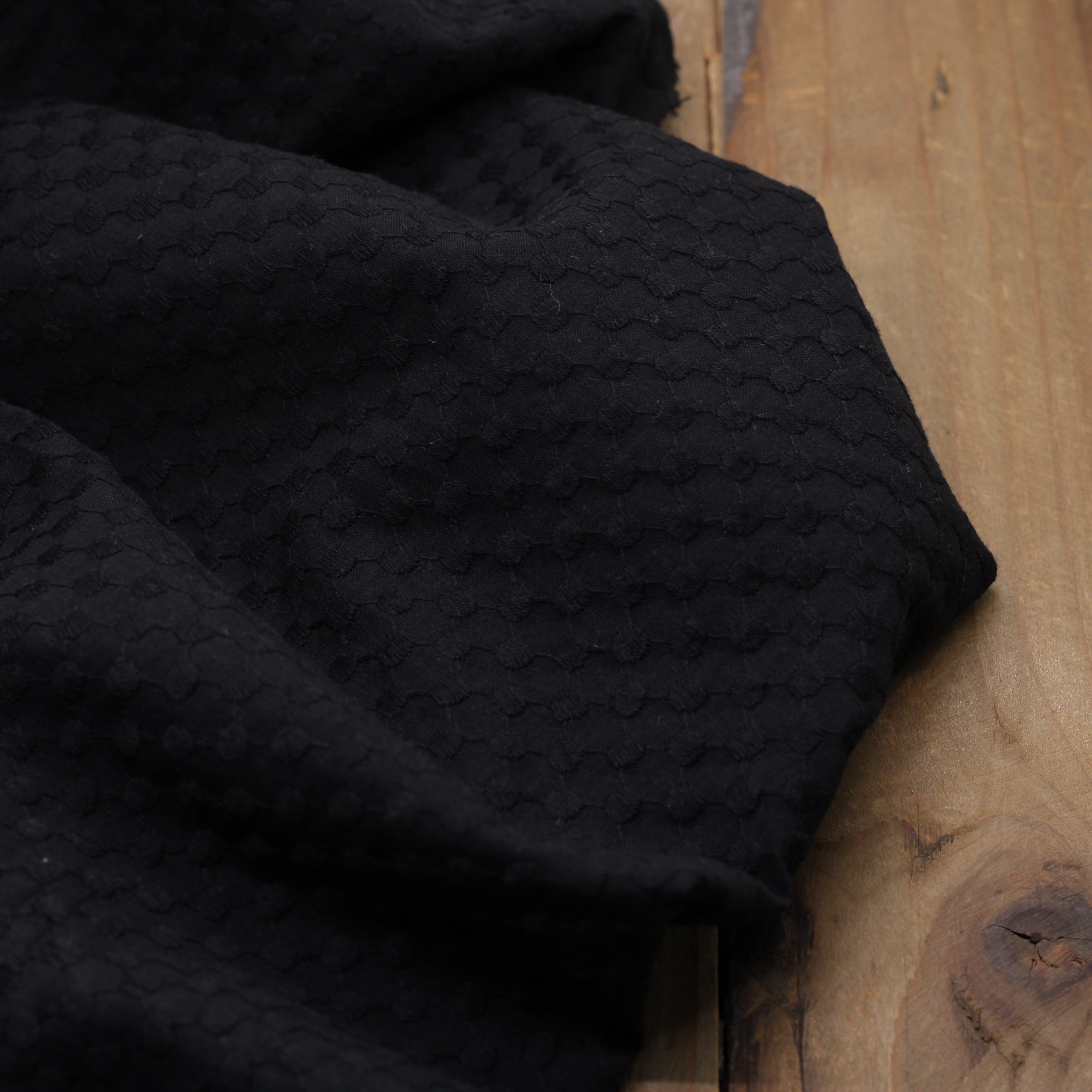 Tissu coton brodé - DIAMAND - Noir (Vendu x10cm) Tissus Sélection Gaspard & Léonie | Gaspard et Léonie Tissus en ligne et Mercerie à Toulouse