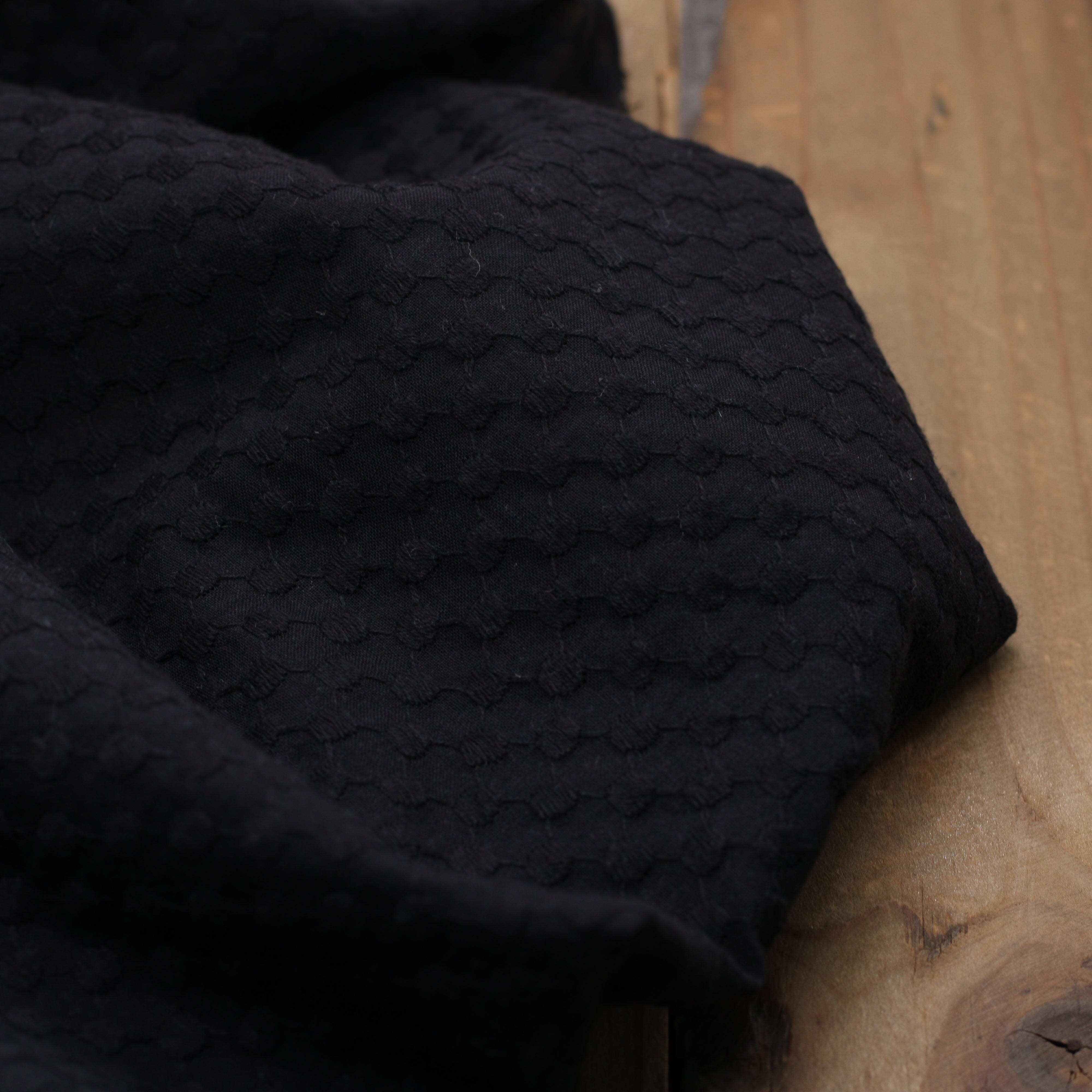 Tissu coton brodé - DIAMAND - Noir (Vendu x10cm) Tissus Sélection Gaspard & Léonie | Gaspard et Léonie Tissus en ligne et Mercerie à Toulouse