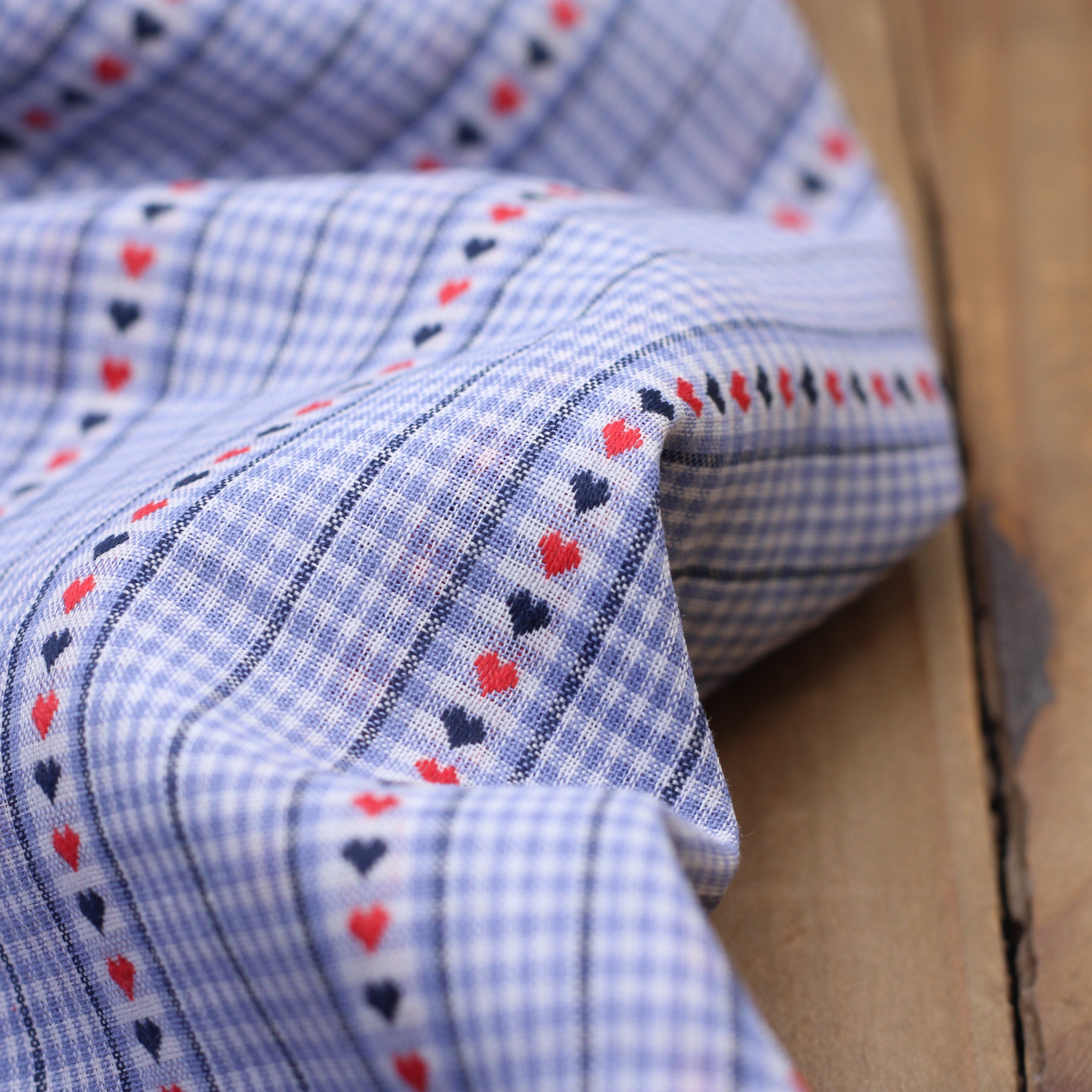 Tissu coton brodé- VICHY COEURS - Bleu glacier /rouge (Vendu x10cm) Tissus Sélection Gaspard & Léonie | Gaspard et Léonie Tissus en ligne et Mercerie à Toulouse