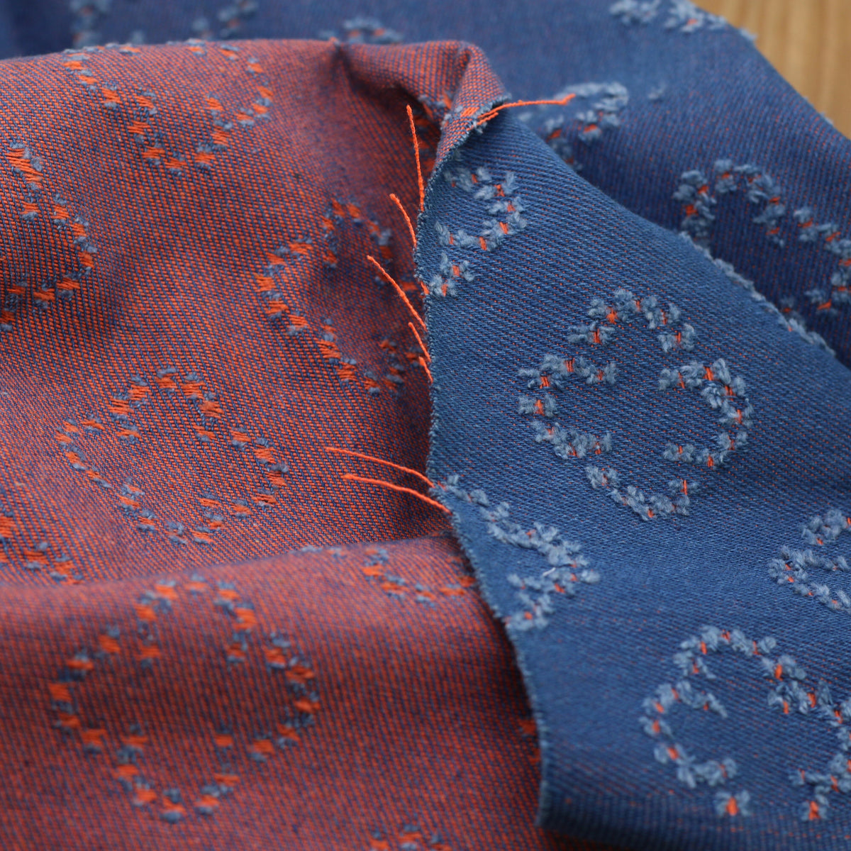 Tissu coton denim - ETOILES - Bleu Brut/Orange (Vendu x10cm) Tissus Sélection Gaspard & Léonie | Gaspard et Léonie Tissus en ligne et Mercerie à Toulouse