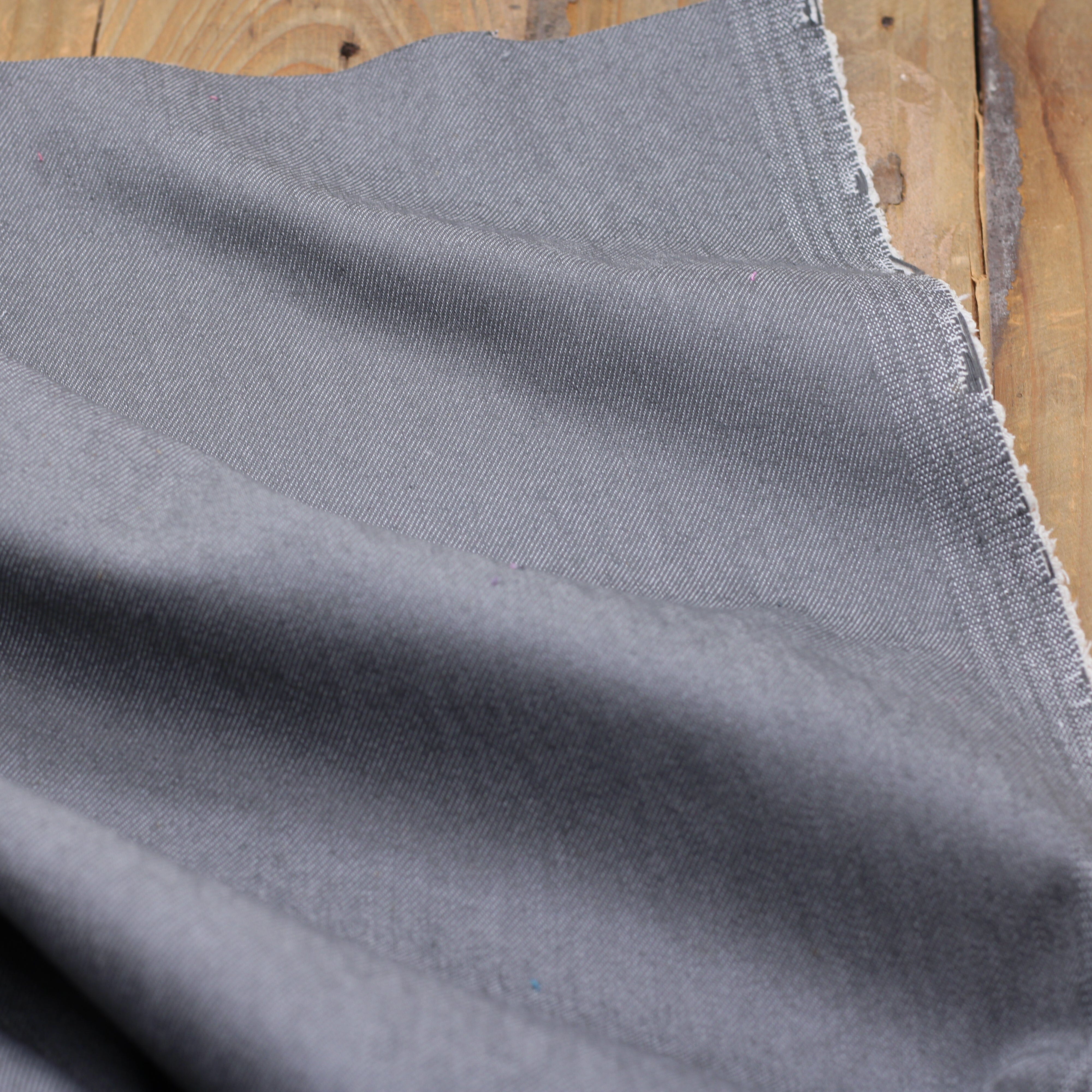 Tissu coton denim Stretch 9 Oz - Gris antracite (Vendu x10cm) Tissus Sélection Gaspard & Léonie | Gaspard et Léonie Tissus en ligne et Mercerie à Toulouse