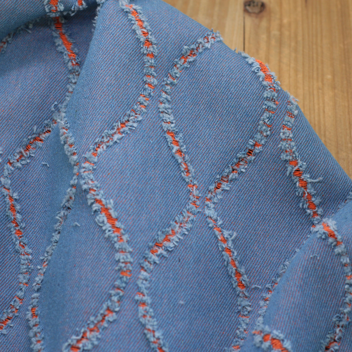 Tissu coton denim - WAVES - Bleu Moyen/Orange (Vendu x10cm) Tissus Sélection Gaspard & Léonie | Gaspard et Léonie Tissus en ligne et Mercerie à Toulouse