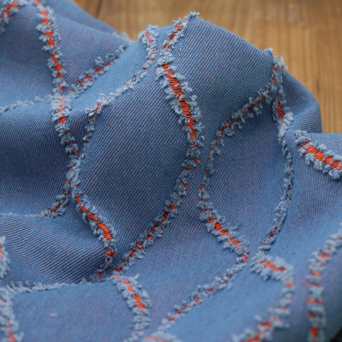 Tissu coton denim - WAVES - Bleu Moyen/Orange (Vendu x10cm) Tissus Sélection Gaspard & Léonie | Gaspard et Léonie Tissus en ligne et Mercerie à Toulouse