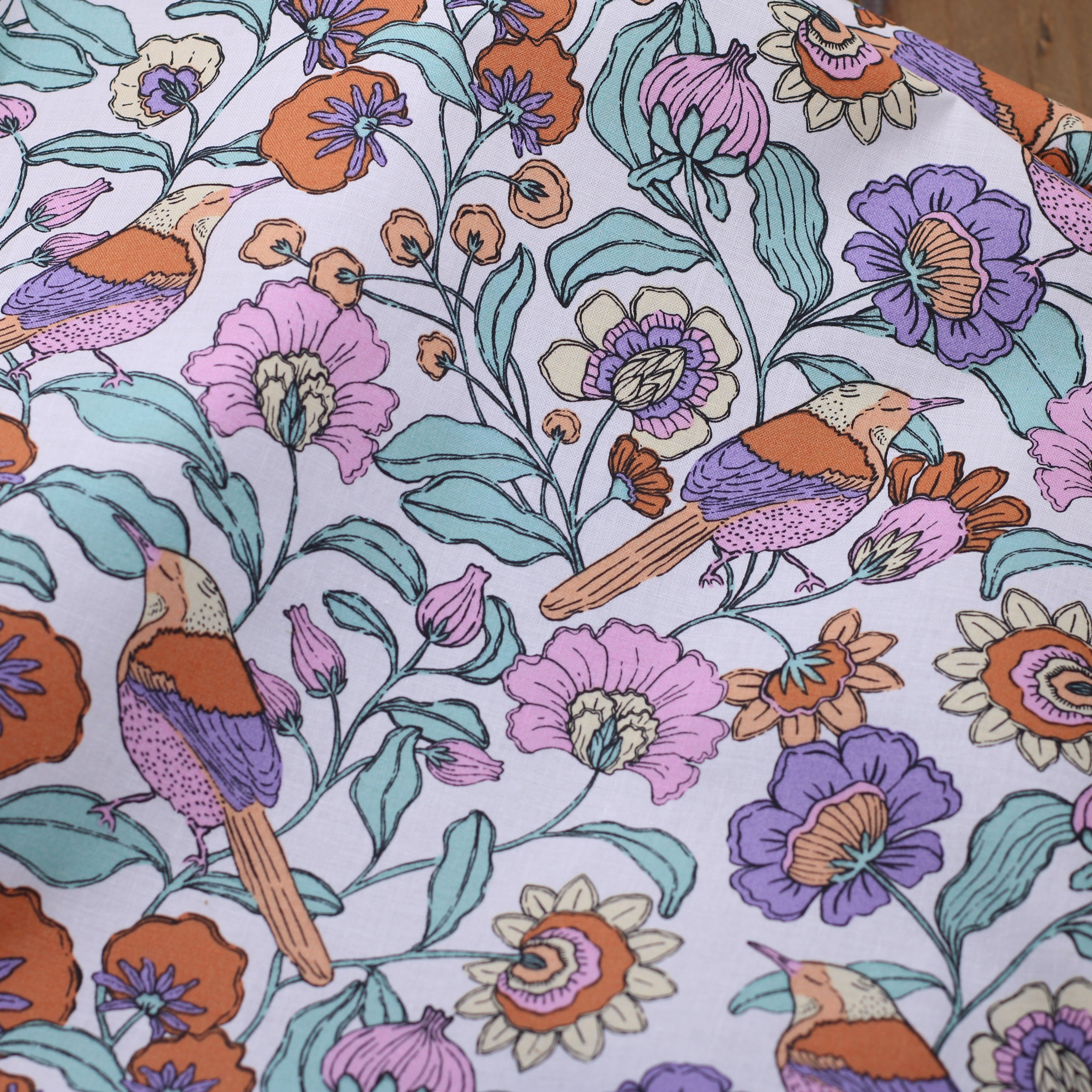 Tissu Coton enduit - FLOWERS BIRDS - Blanc cassé (Vendu x10cm) Tissus POPPY Designed For You | Gaspard et Léonie Tissus en ligne et Mercerie à Toulouse