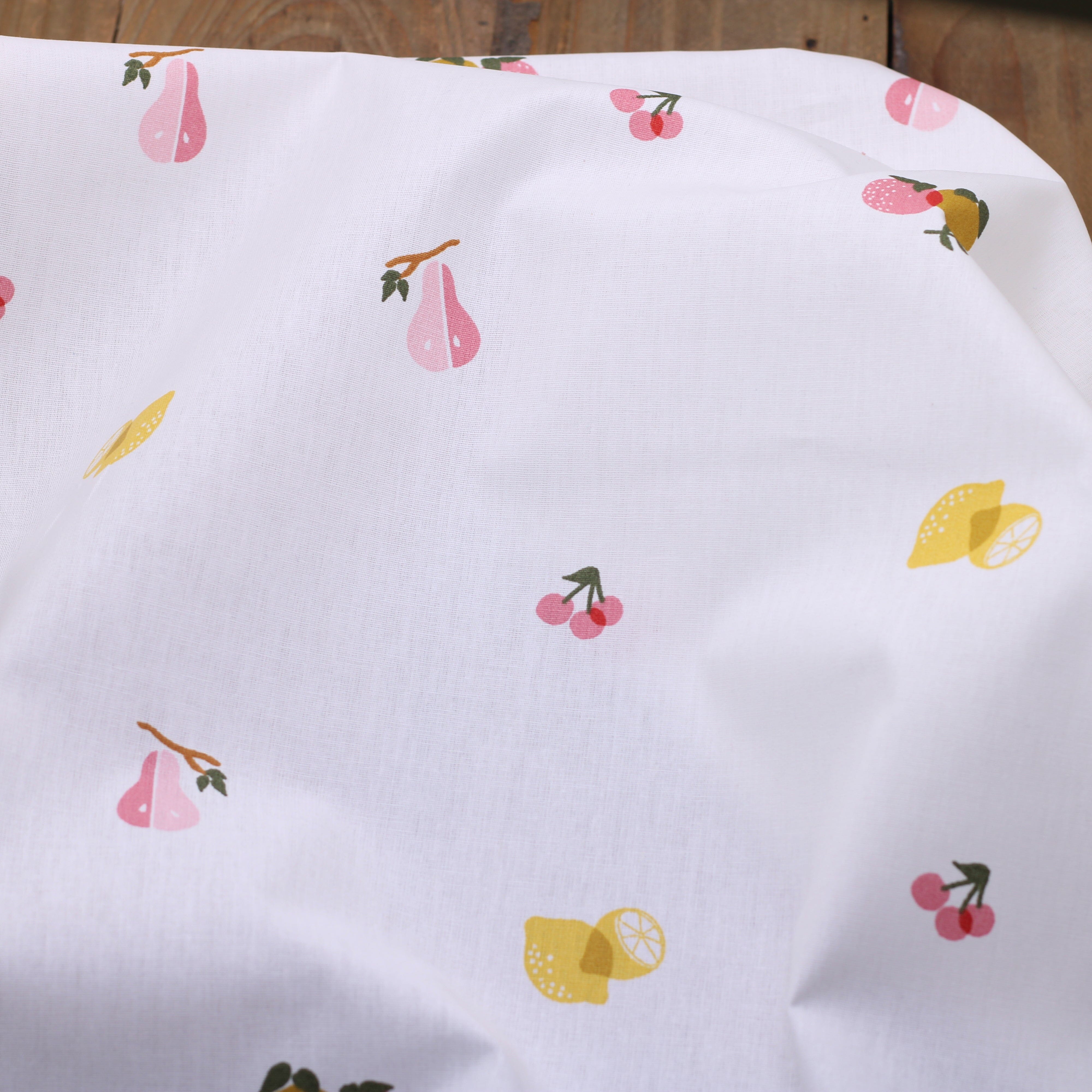 Tissu Coton enduit - FRUIT - Blanc cassé (Vendu x10cm) Tissus POPPY Designed For You | Gaspard et Léonie Tissus en ligne et Mercerie à Toulouse