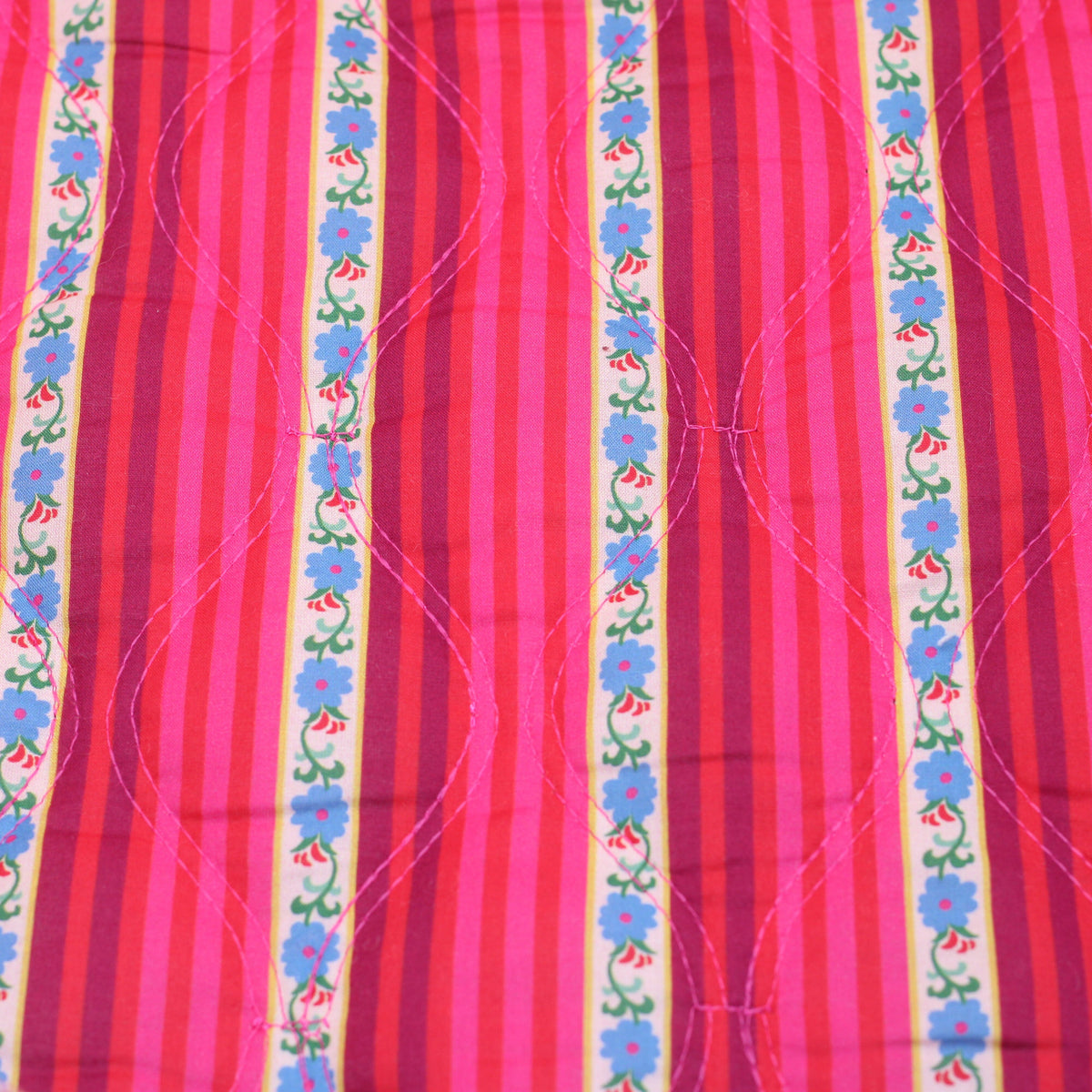 Tissu coton Matelassé - FLOWERS IN LOVE - Rouge (Vendu x10cm) Tissus Sélection Gaspard & Léonie | Gaspard et Léonie Tissus en ligne et Mercerie à Toulouse