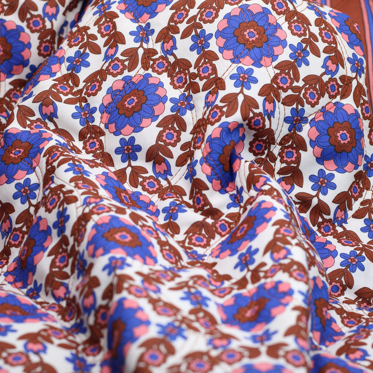 Tissu coton Matelassé FOLK FLOWERS - Cobalt (Vendu x10cm) Tissus Sélection Gaspard & Léonie | Gaspard et Léonie Tissus en ligne et Mercerie à Toulouse
