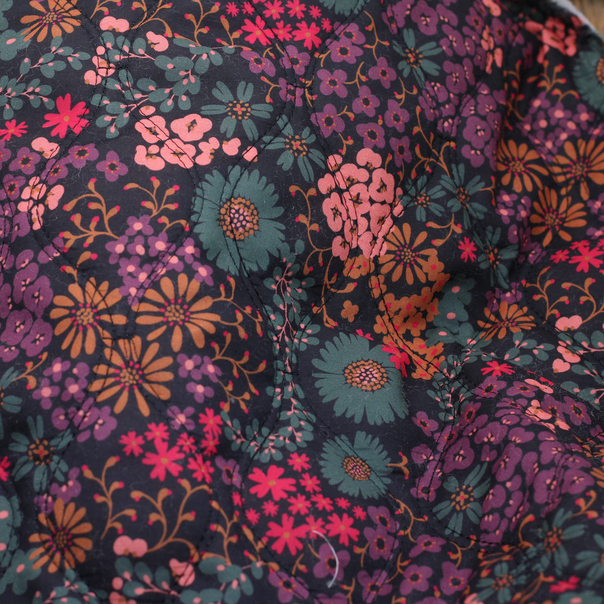 Tissu coton Matelassé - LIBERTY FLOWERS - Noir (Vendu x10cm) Tissus Sélection Gaspard & Léonie | Gaspard et Léonie Tissus en ligne et Mercerie à Toulouse