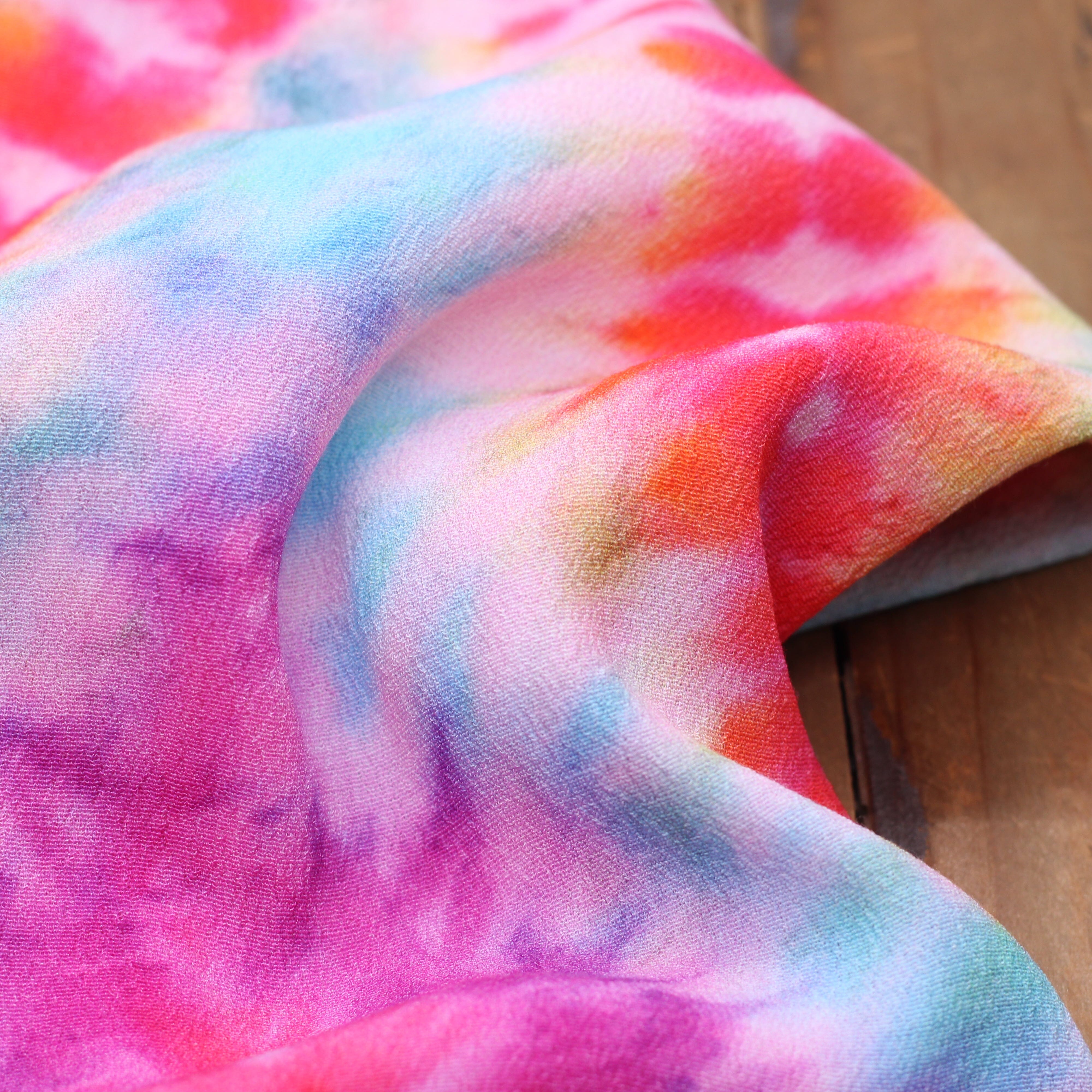 Tissu Crêpe de viscose CYCLAM - Tie and Die (Vendu x10cm) Tissus Sélection Gaspard & Léonie | Gaspard et Léonie Tissus en ligne et Mercerie à Toulouse