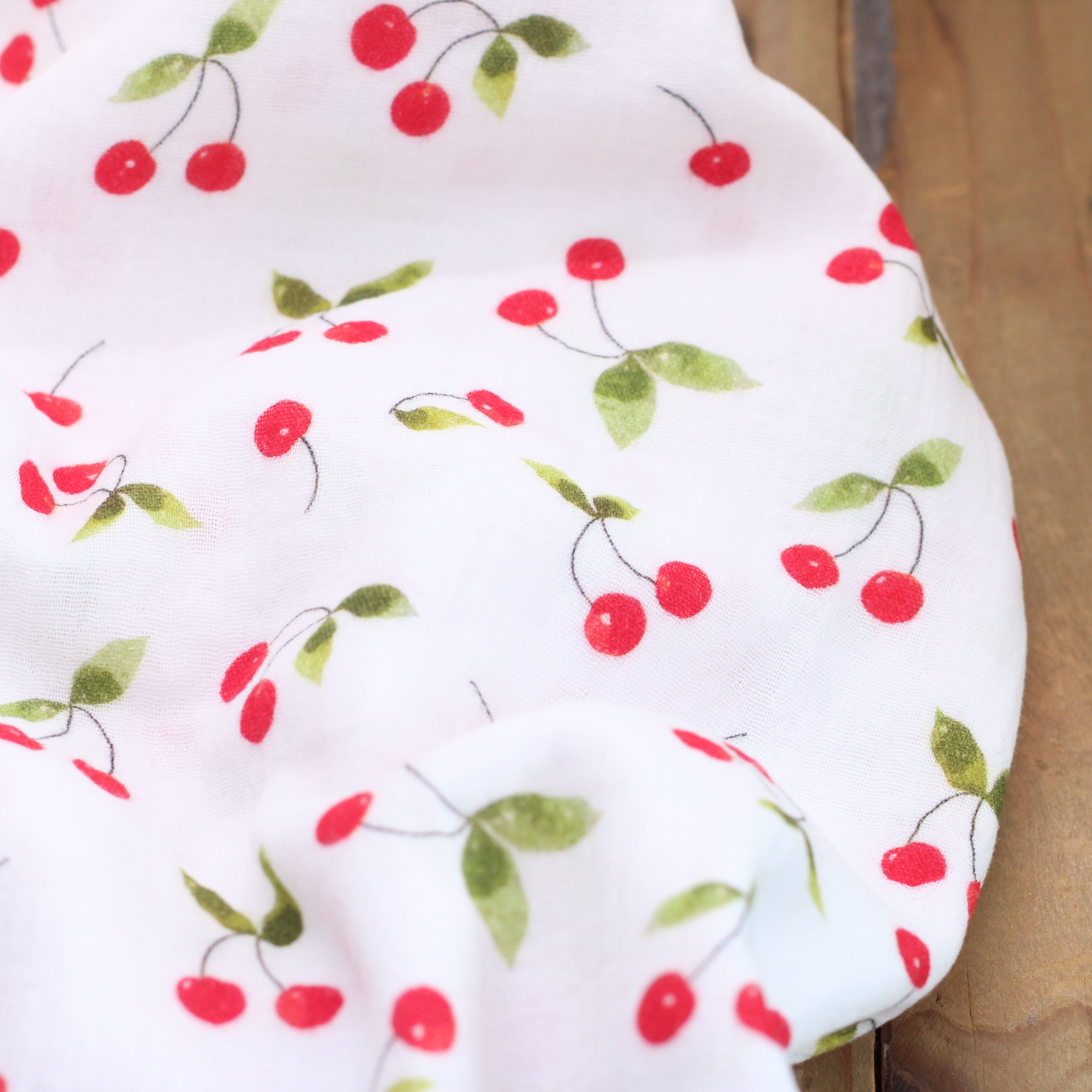 Tissu double Gaze de coton - CHERRIES - Blanc POPPY DESIGNED (Vendu x10cm) Tissus POPPY Designed For You | Gaspard et Léonie Tissus en ligne et Mercerie à Toulouse